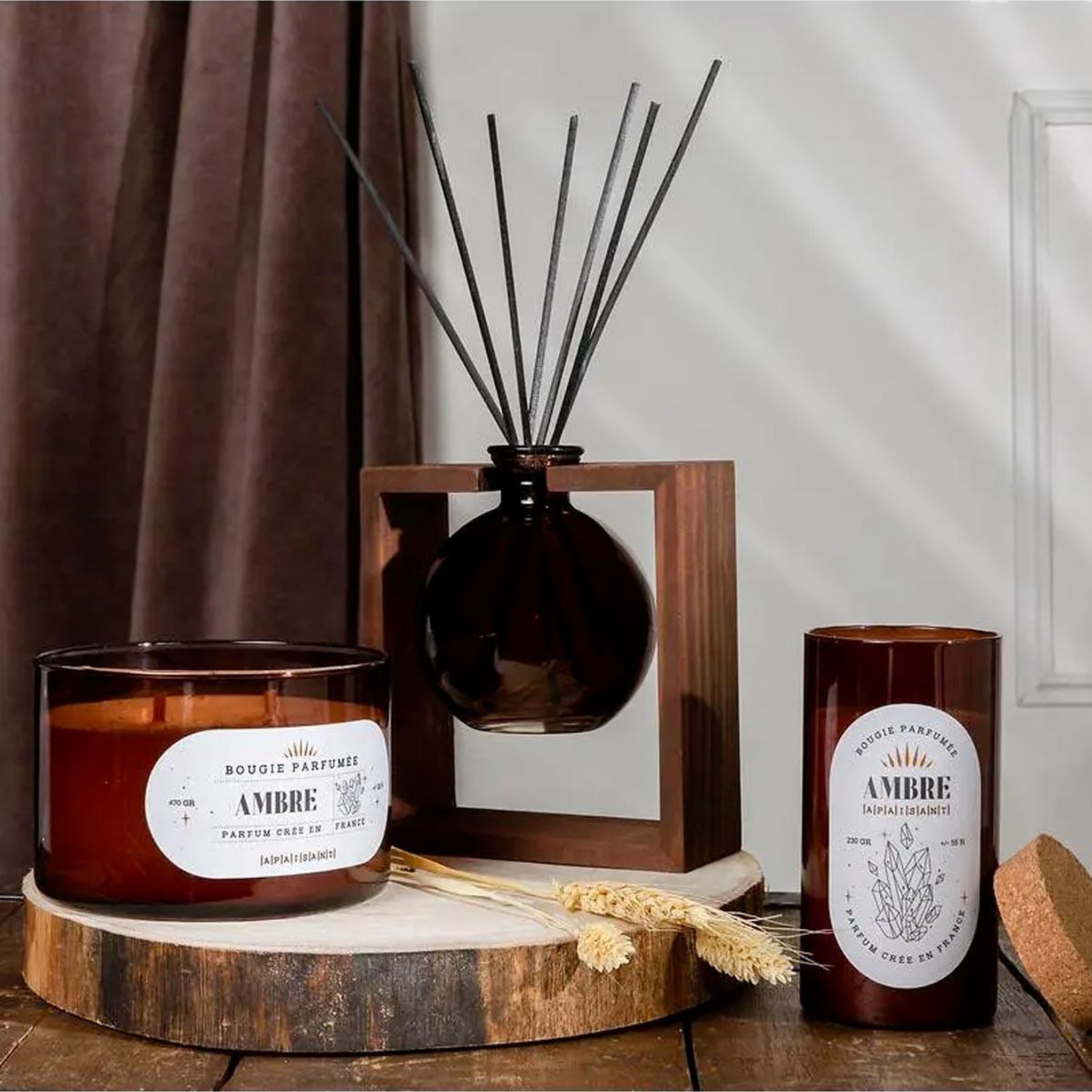 Voir la diapositive 2 : COMPTOIR DE LA BOUGIE Bougie parfumée en verre  snow  230g ambre