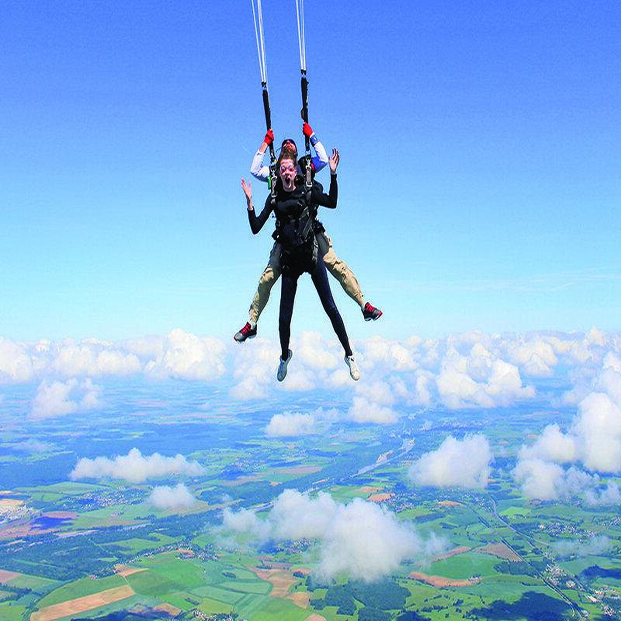 Voir la diapositive 4 : Smartbox Saut en parachute à 4000 mètres pour 2 au sud de paris - coffret cadeau sport & aventure
