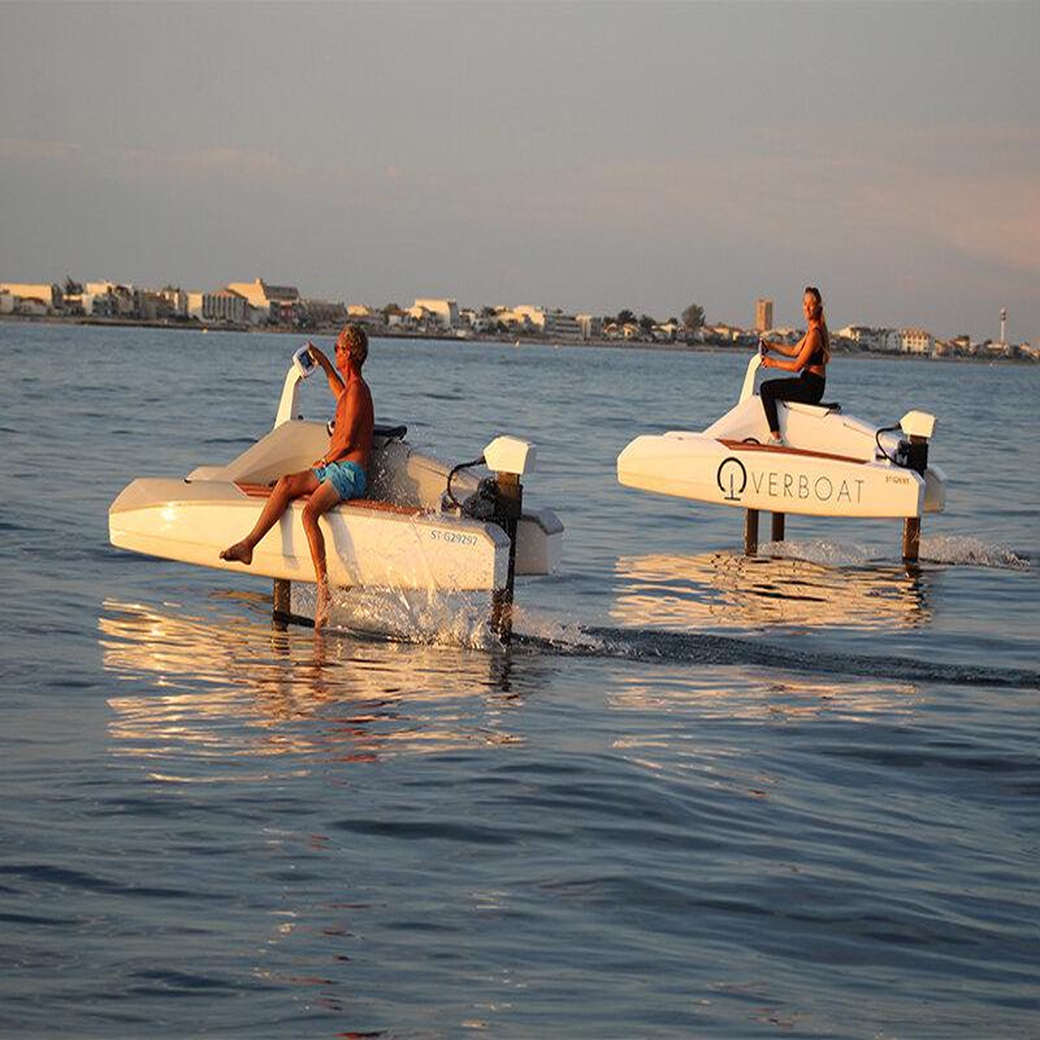 Voir la diapositive 3 : Smartbox Balade de 30 min en overboat ou efoil pour 2 à carnon près de montpellier - coffret cadeau sport & aventure