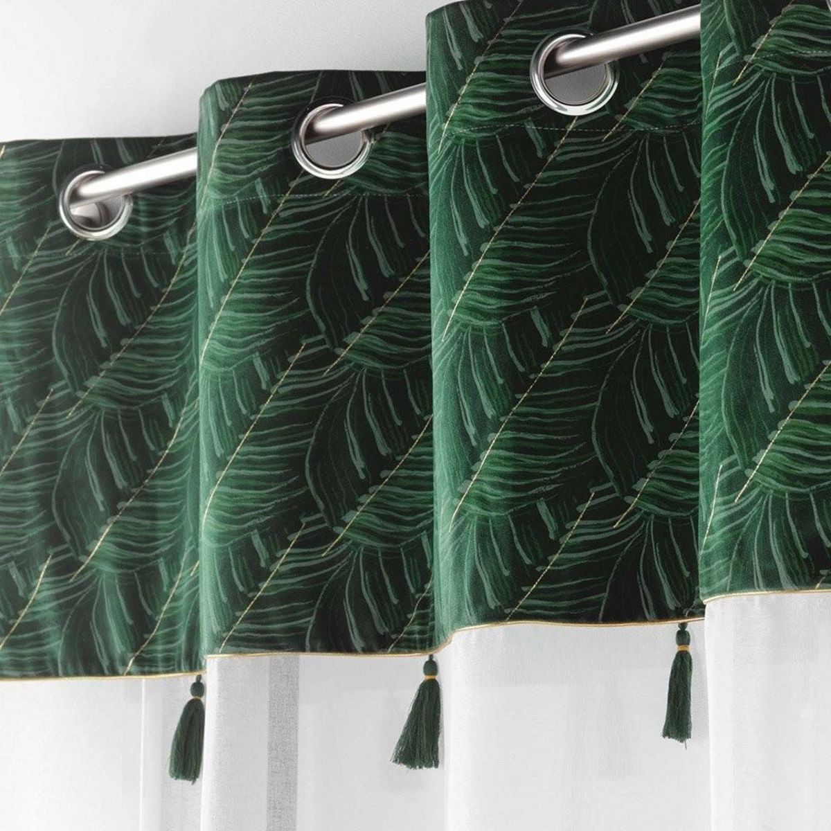 Douceur d'Intérieur Voilage à œillets 140x240 sable top velours pompon Palmina vert