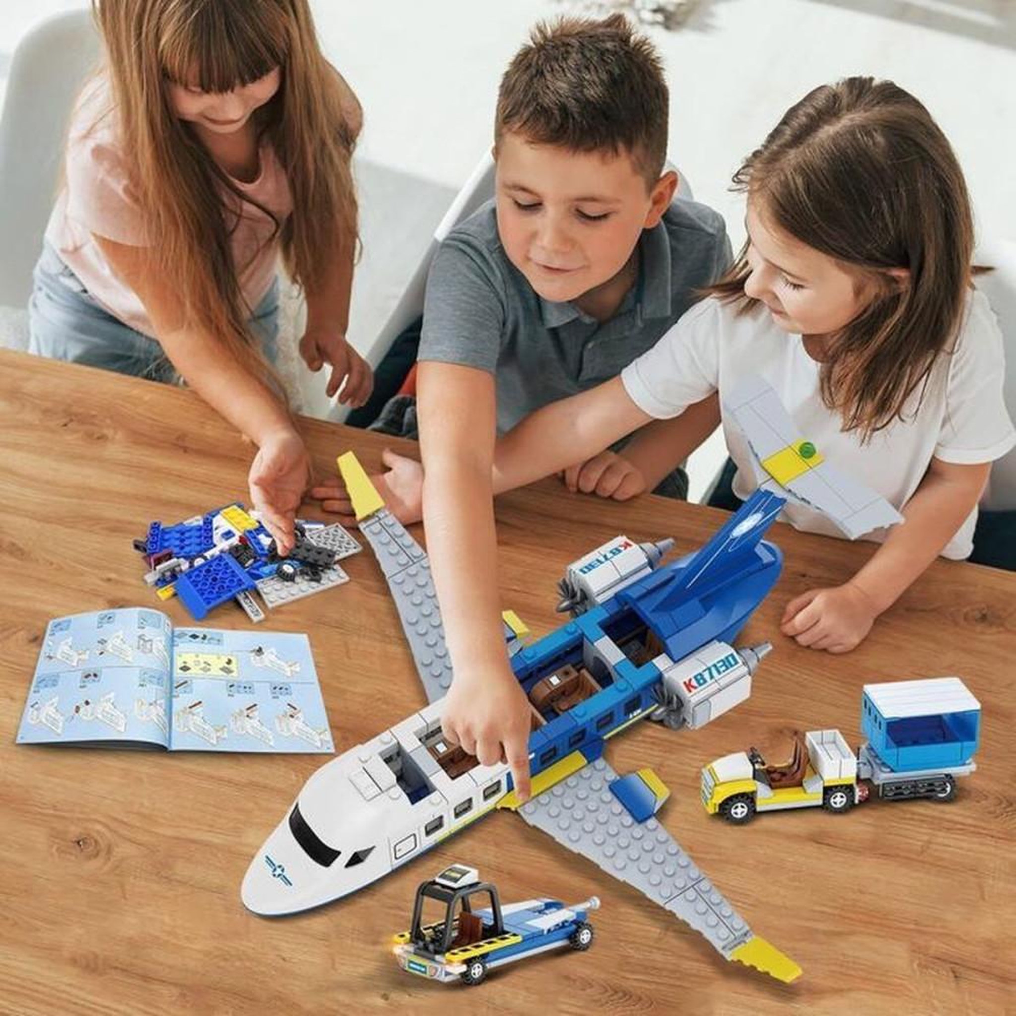 Voir la diapositive 4 : Jouet de construction STEM 3 en 1 Aéroport réaliste transformable 713 pièces ABS non toxique