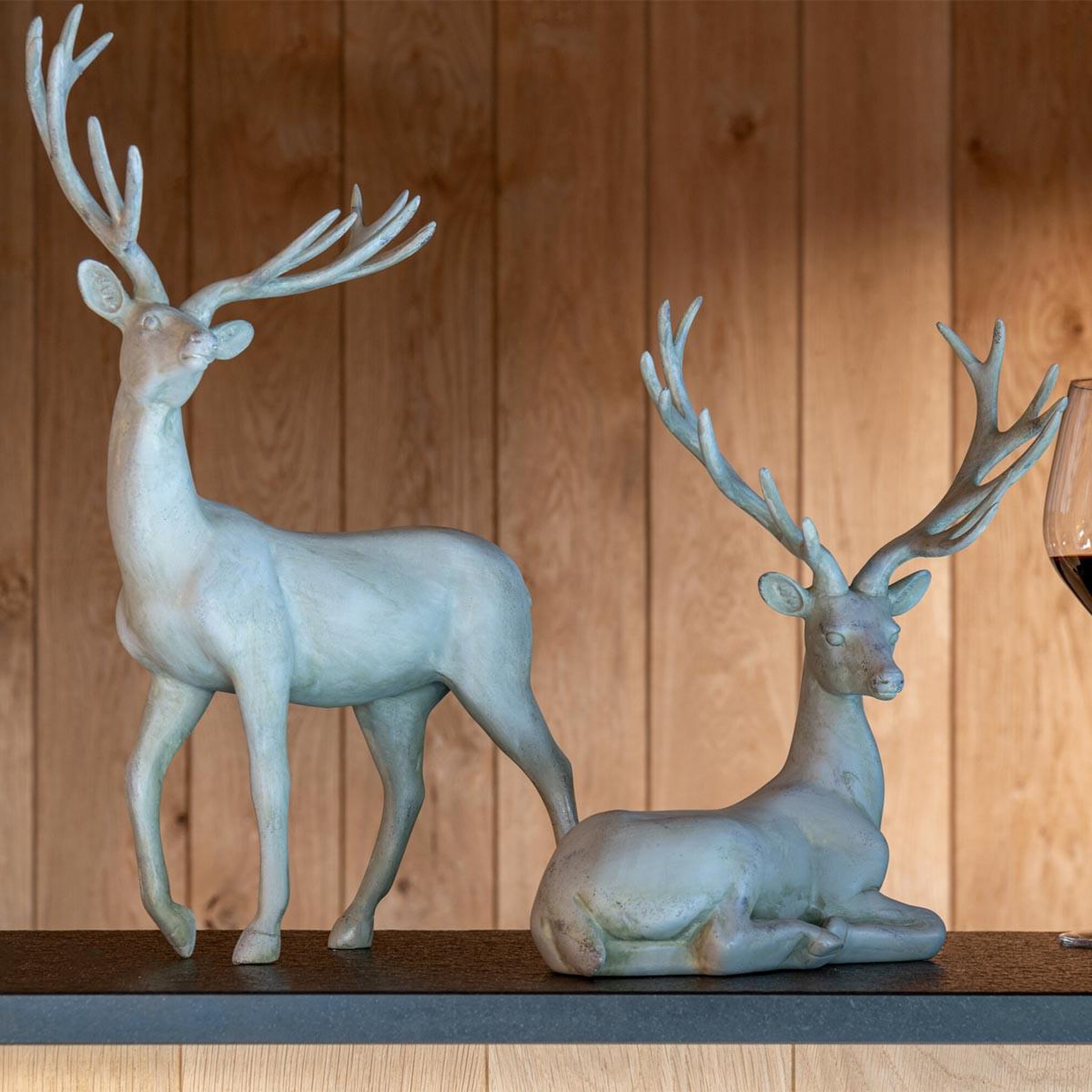 Voir la diapositive 3 : J-LINE Statuette cerf déco  couché  29cm bleu gris