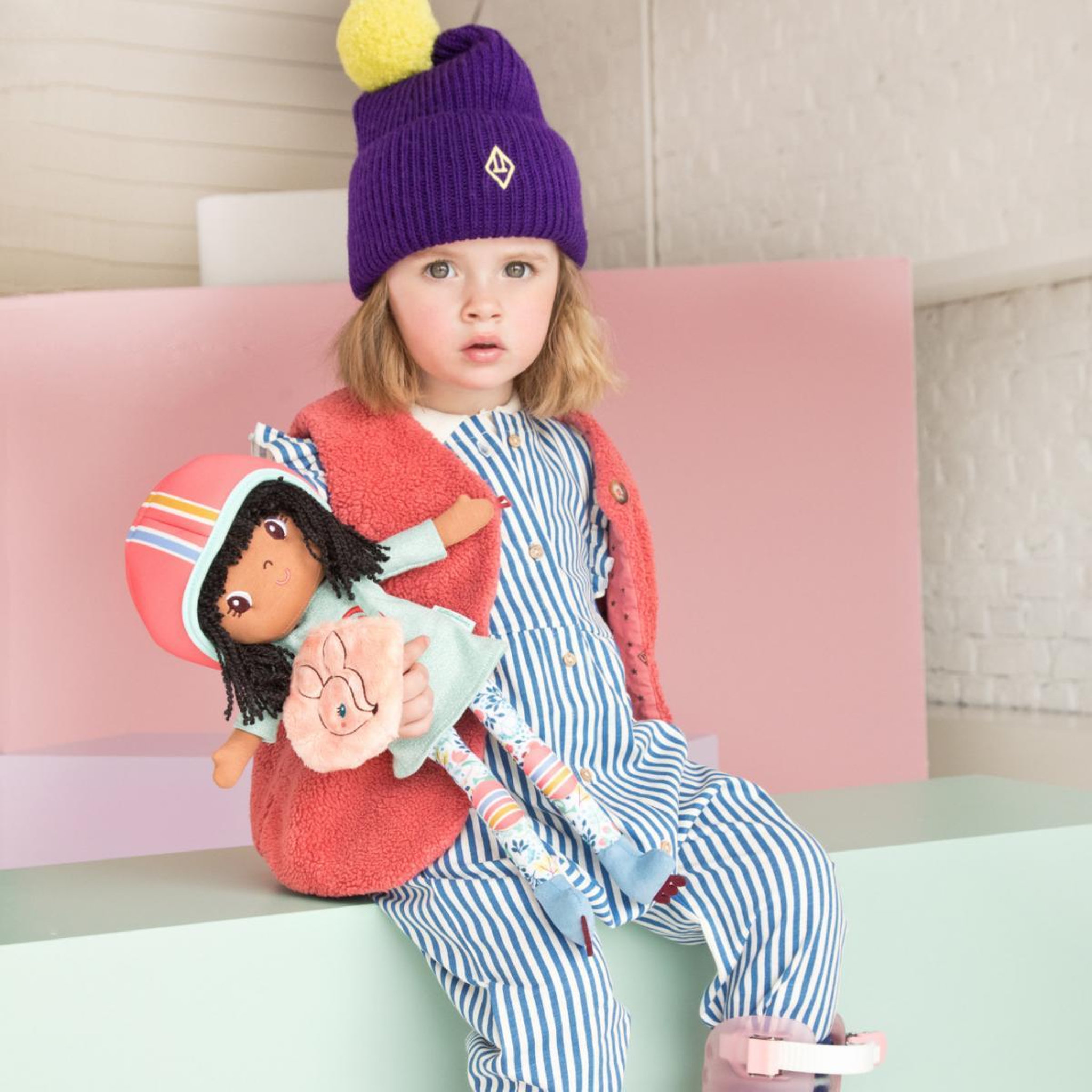 Voir la diapositive 2 : LILLIPUTIENS Lizza et ses rollers poupee de tissu