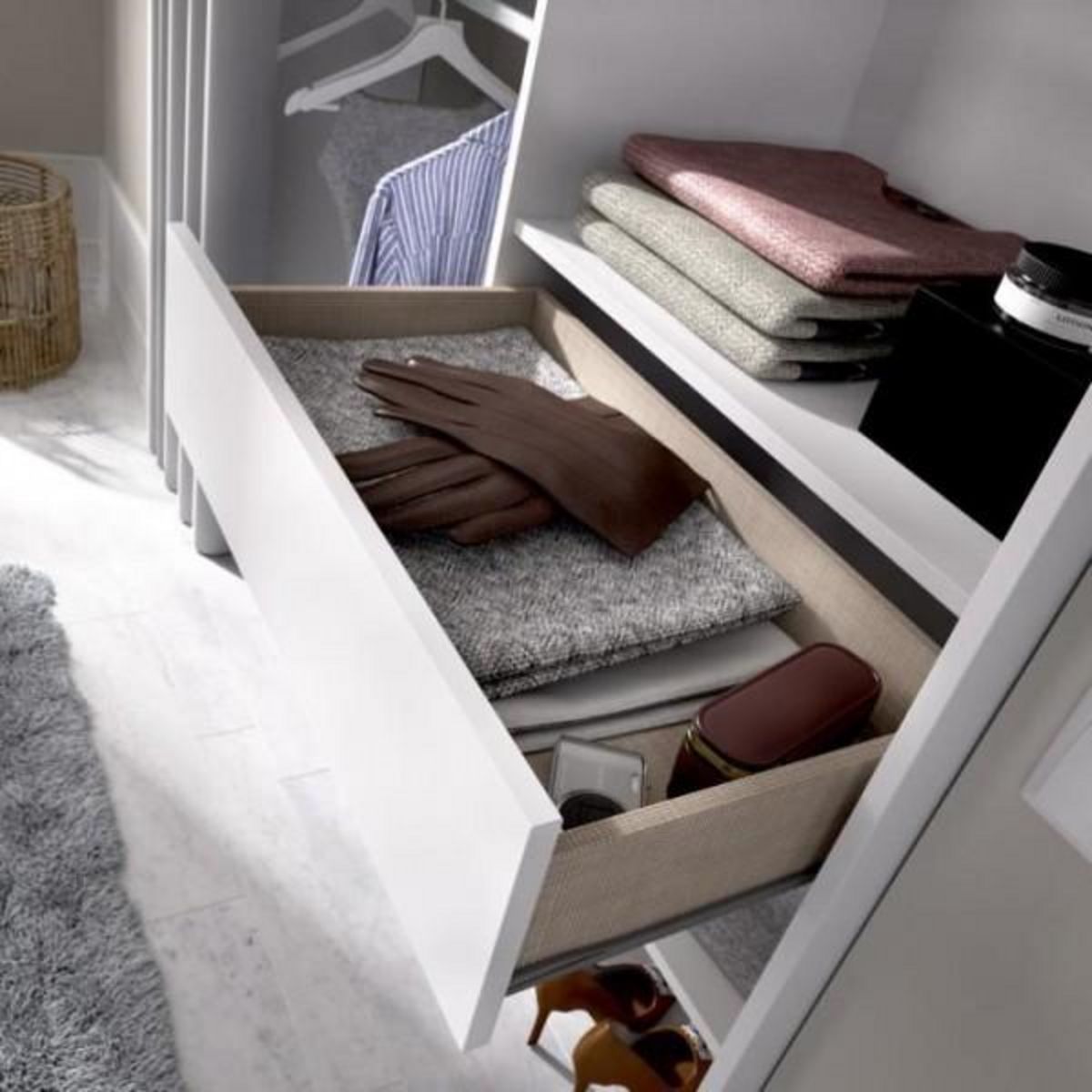 MARKET24 Dressing extensible avec rideau + 1 tiroir - Décor Blanc - L 160-113 x P 50 x H 205 cm - SUIT