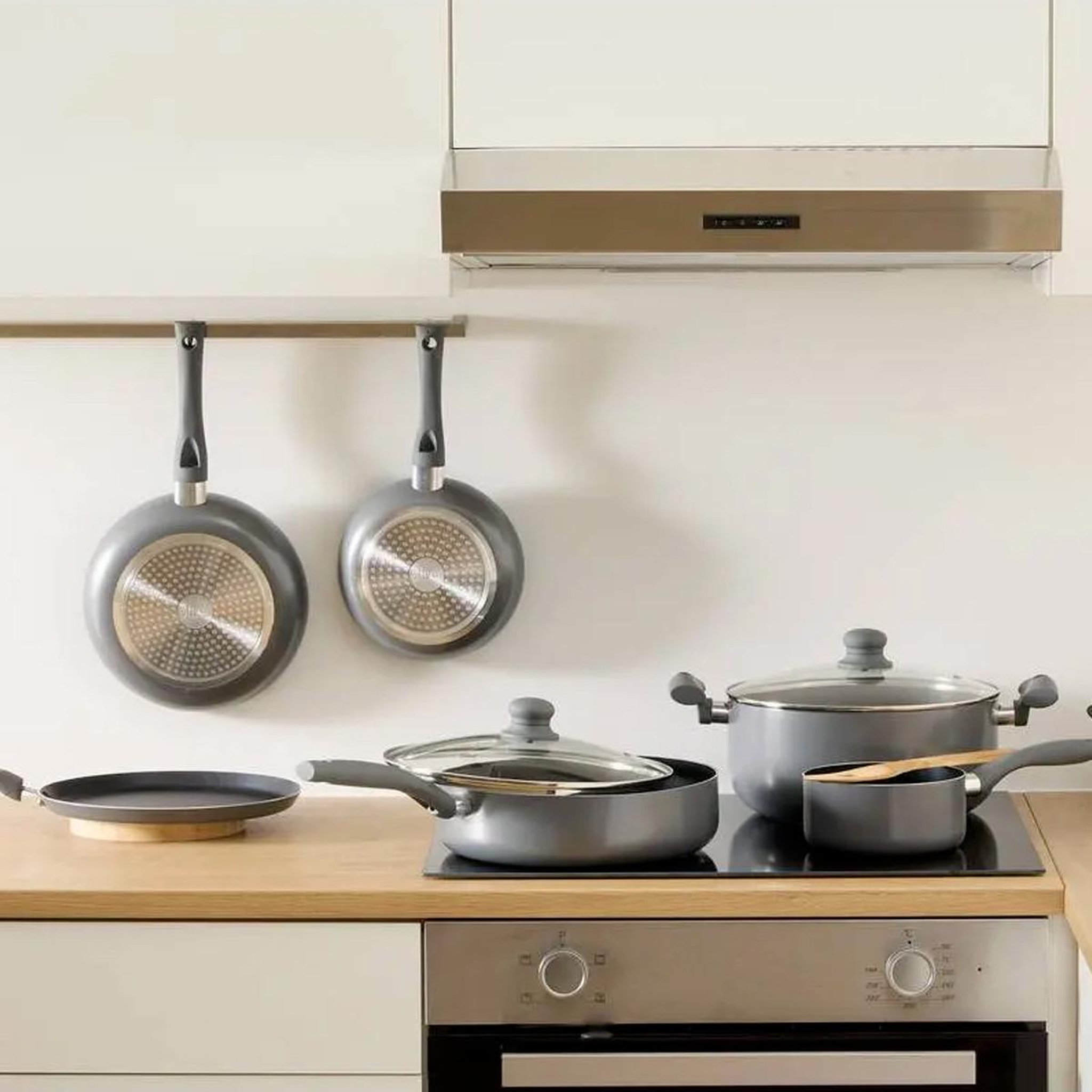 Voir la diapositive 2 : FIVE Casserole à induction antiadhésive  néo 2  18cm gris