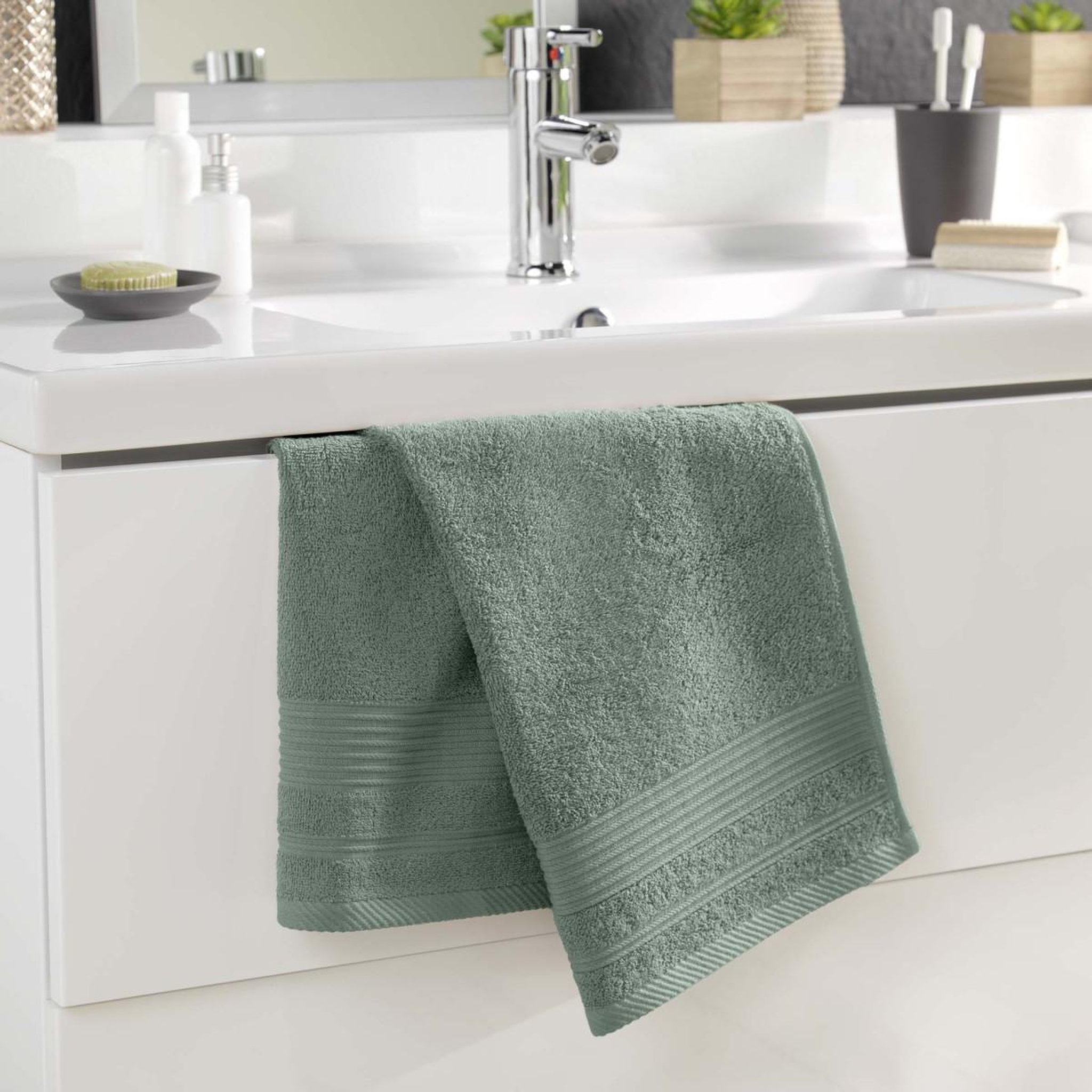 Voir la diapositive 4 : Douceur d'Intérieur Serviette de toilette  tendresse   50x90cm vert cèdre