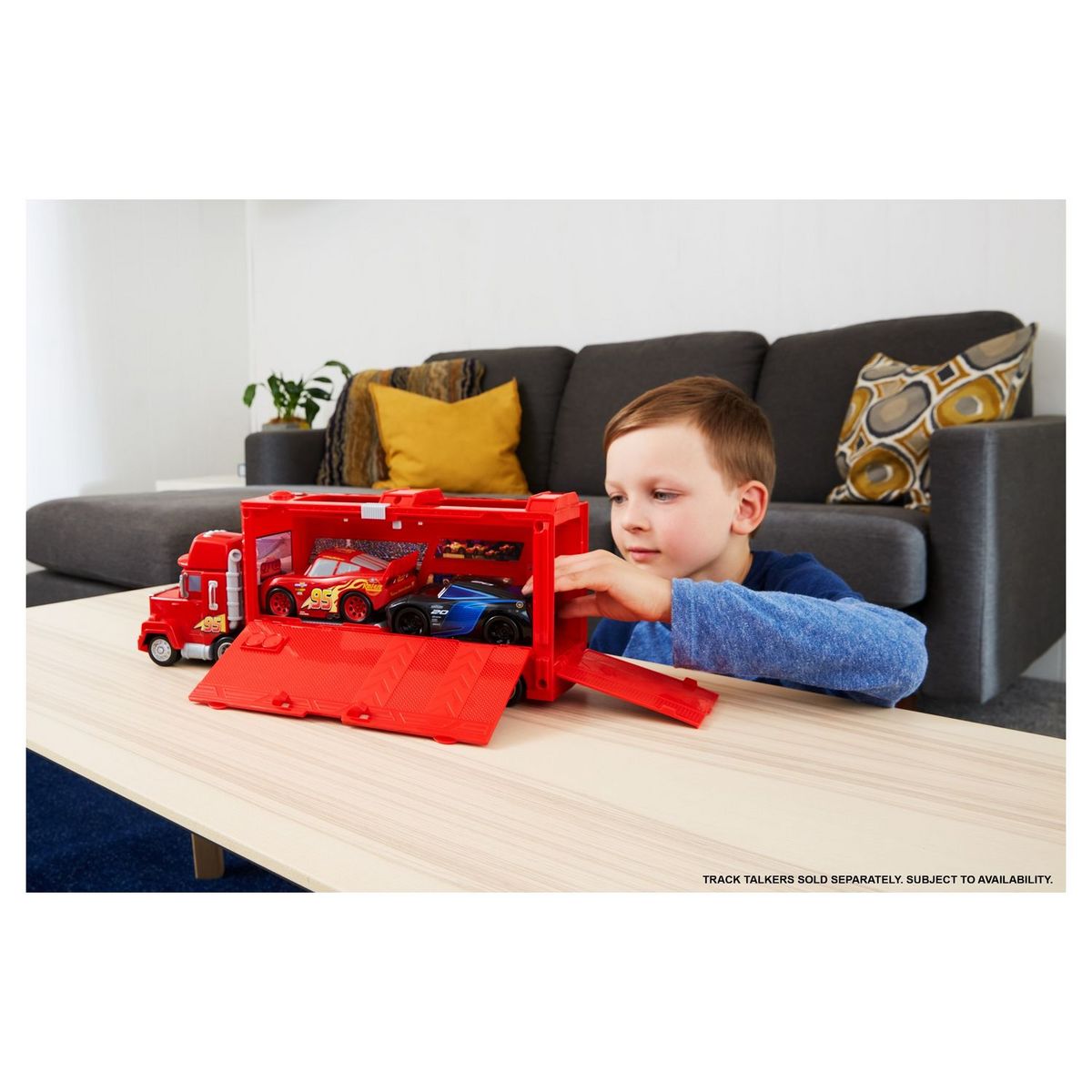 MATTEL Cars Disney Pixar - Mack Le transporteur de véhicules sonore