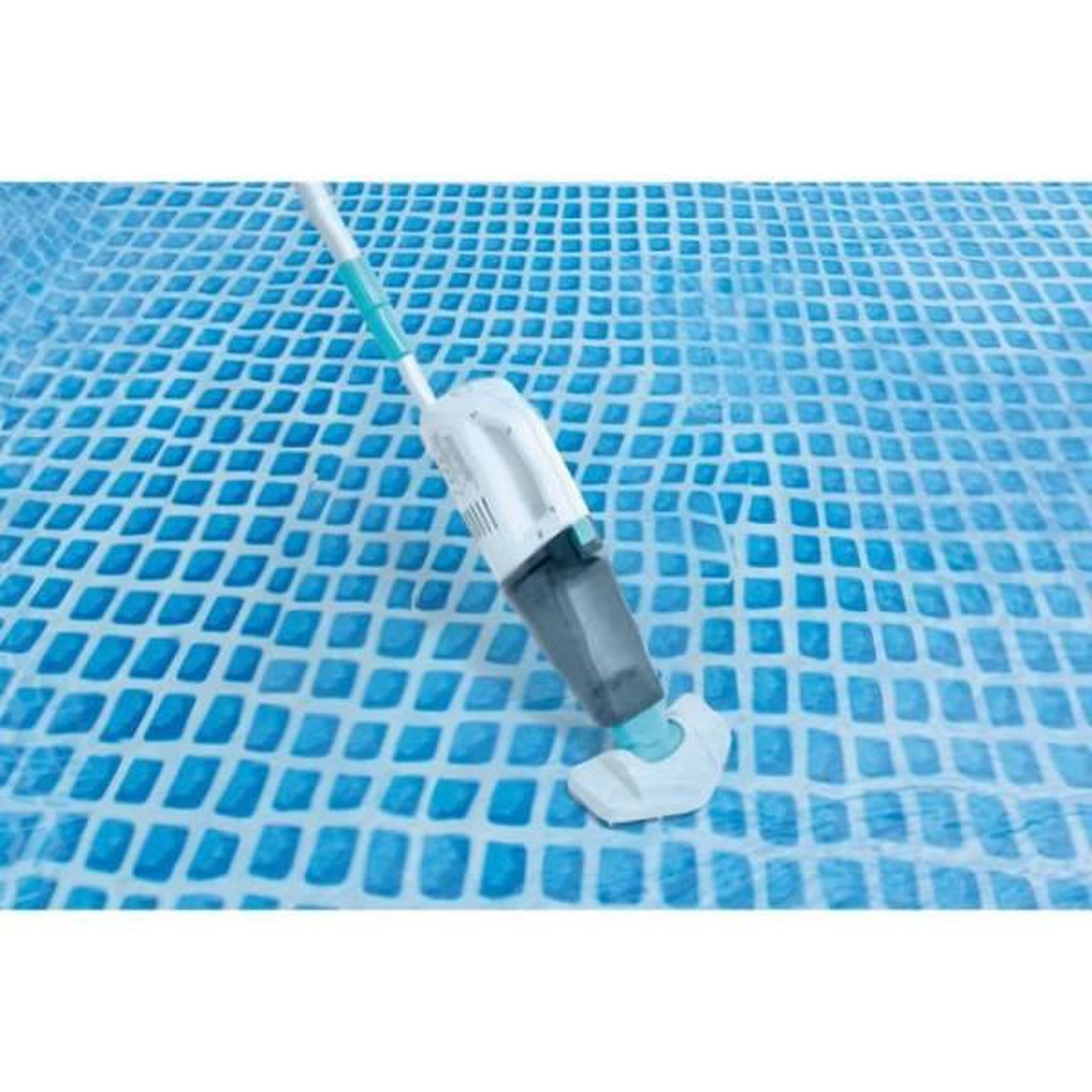Voir la diapositive 6 : INTEX Nettoyeur pour piscine et spa INTEX ZR100 - Autonomie 50 mn - Chargeur USB + 2 brosses interchangeables inclus