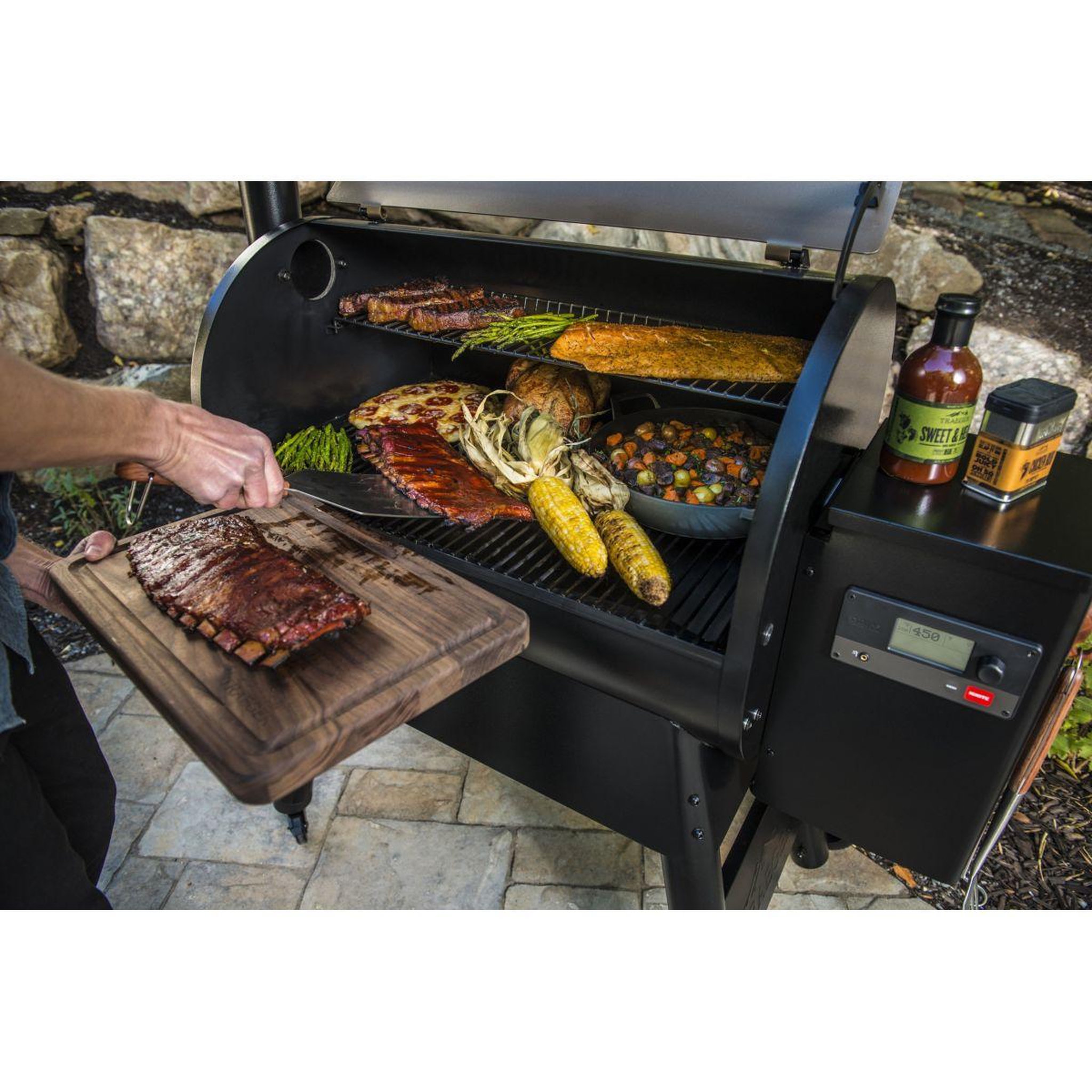 Voir la diapositive 4 : TRAEGER Barbecue pellet Pro 780 noir sur chariot, grille haute 76x18 cm, grille basse 76x48 cm