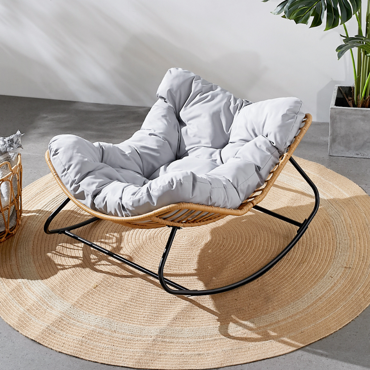 CONCEPT USINE Fauteuil à bascule en résine tressée coussin gris CANGGU