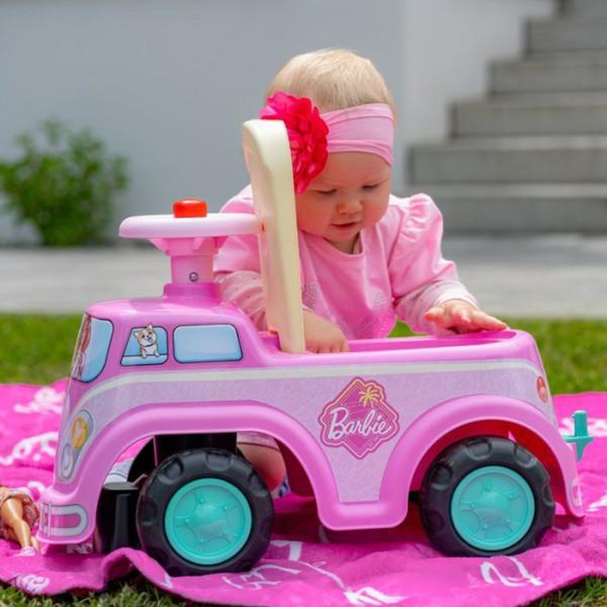 Voir la diapositive 6 : FALK Porteur trotteur  - falk - van rétro barbie - assise ouvrante - volant avec klaxon - plaque personnalisable - des 12 mois