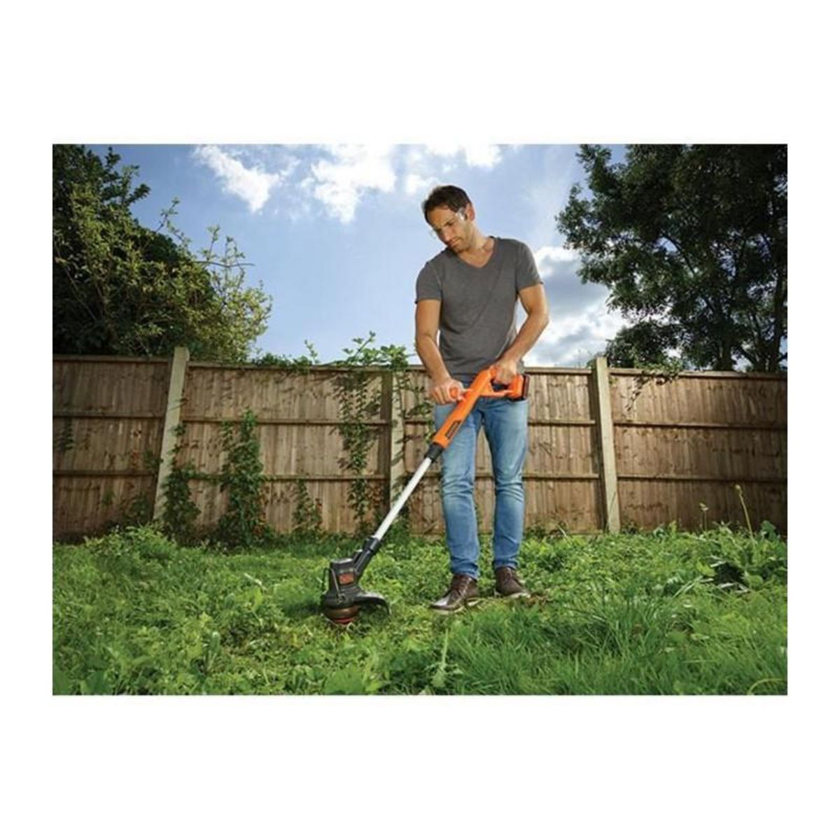Black et Decker BLACK + DECKER Coupe-Bordures  25cm -18V- Sans fil ST1823