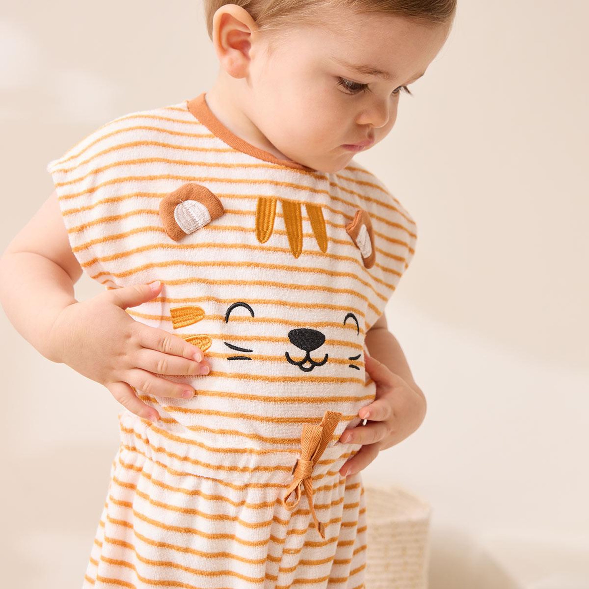 Voir la diapositive 6 : PETIT BEGUIN Combishort bébé en éponge mio