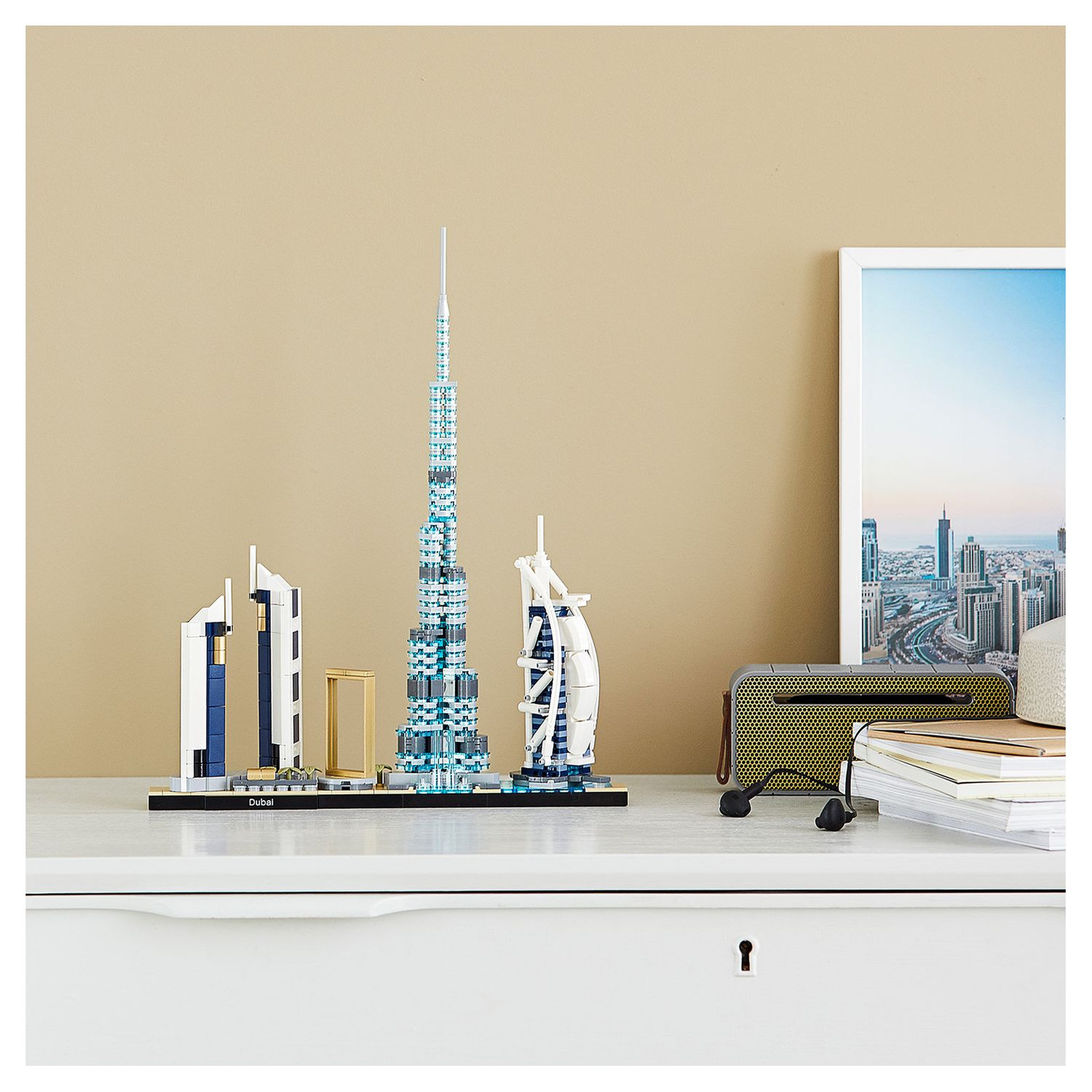 Voir la diapositive 9 : LEGO Architecture 21052 - Dubai