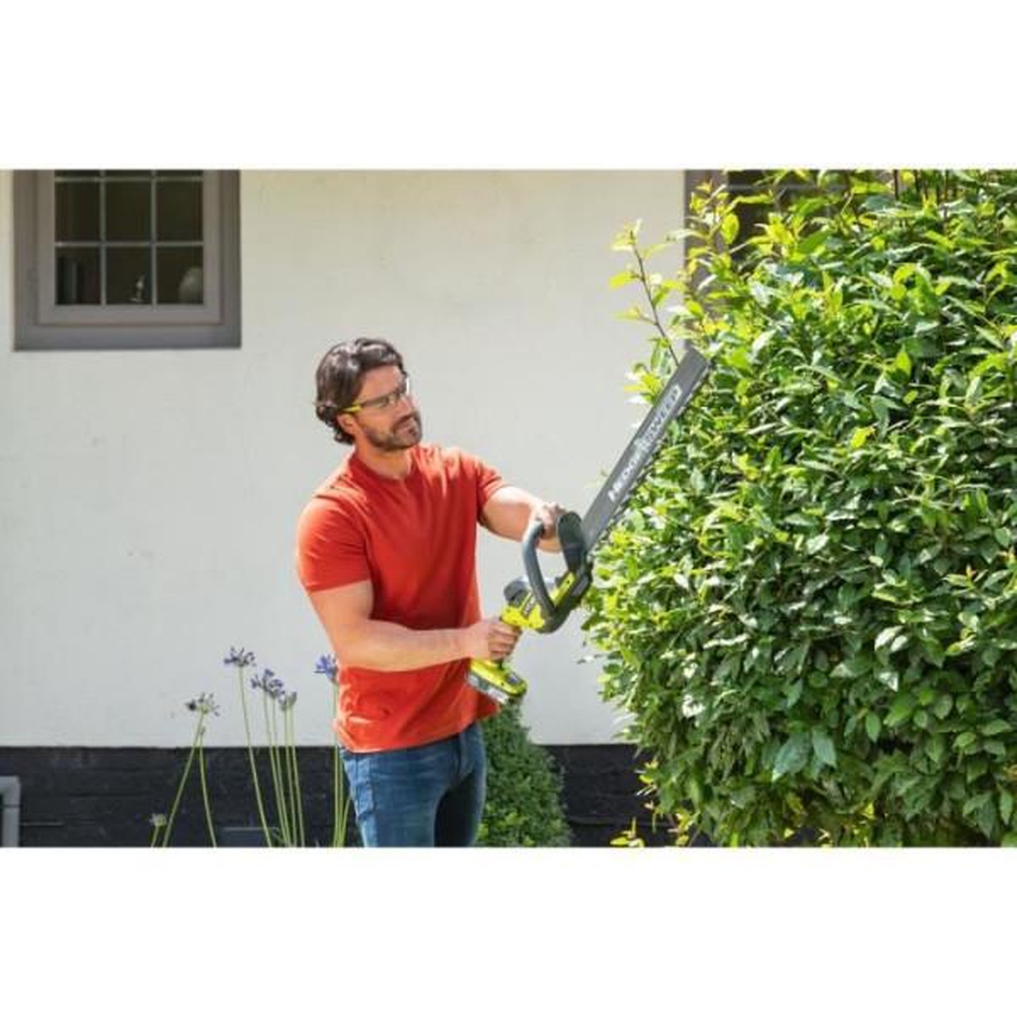 Voir la diapositive 2 : Ryobi RYOBI - Taille-haies LINEA 18V ONE+ - design en ligne - lames 50 cm - écartement 24 mm + batterie 2,0 Ah & chargeur - RY18HT50A