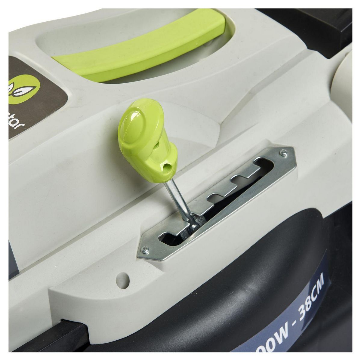 GARDENSTAR Tondeuse électrique filaire tractée - 1600W - Coupe 38cm