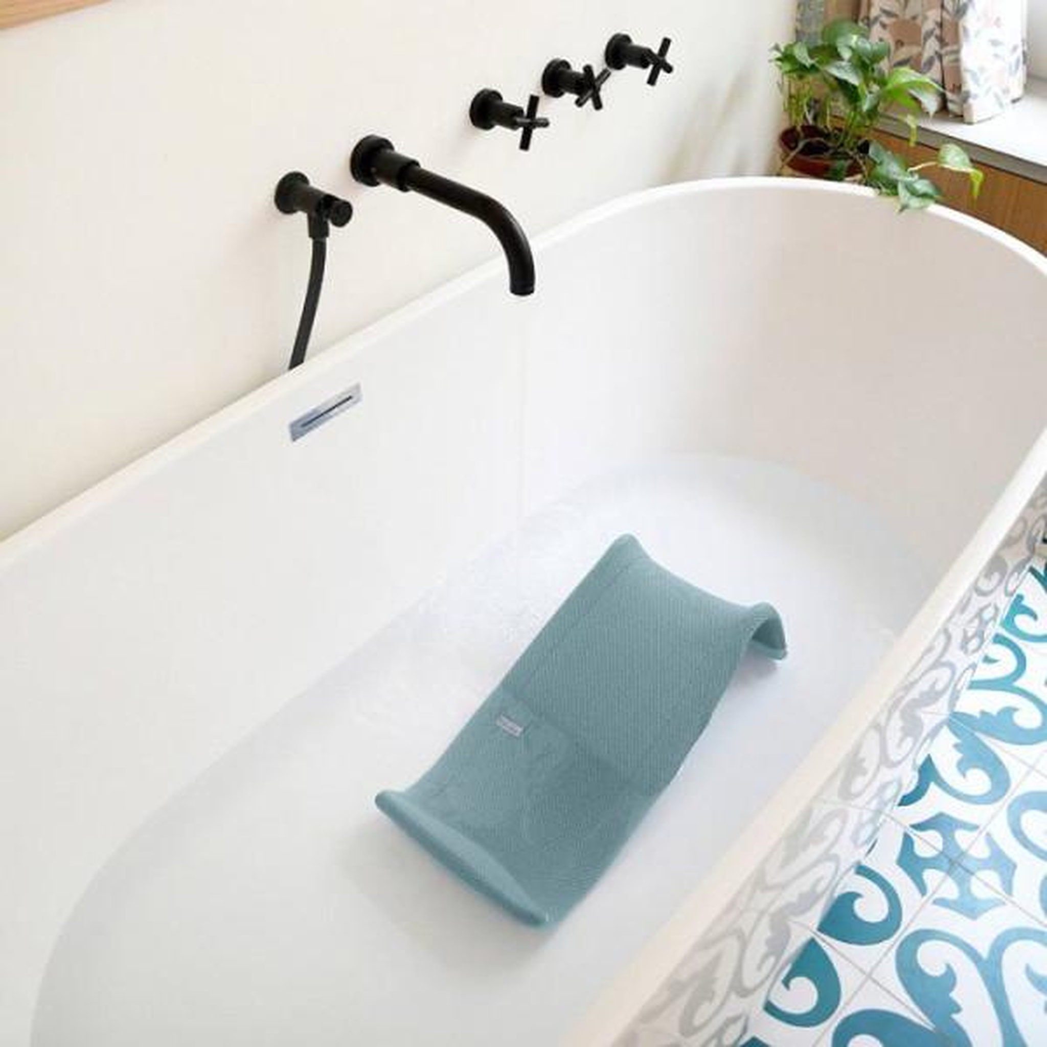 Voir la diapositive 3 : MARKET24 Transat - Anneau  de bain ergonomique - BEABA - do - Bleu baltique