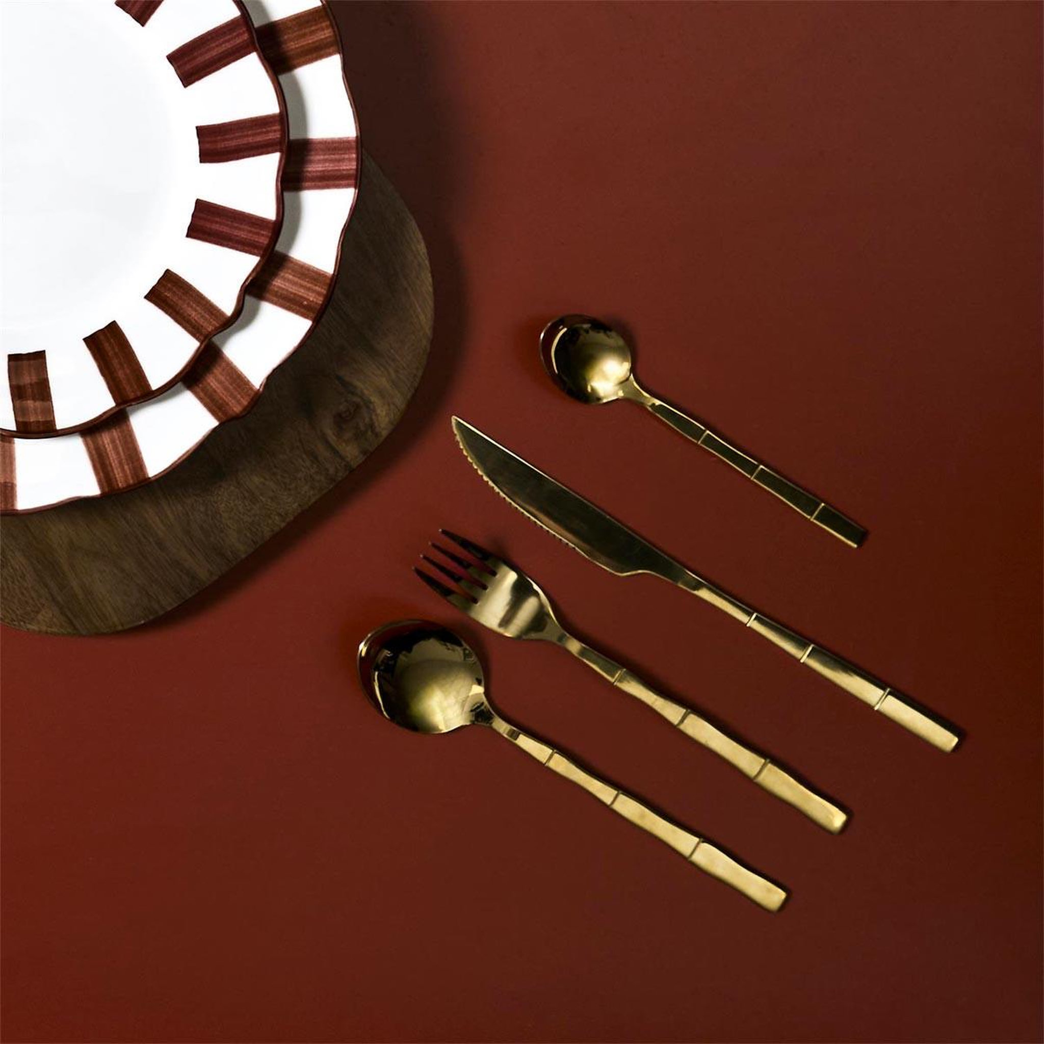 Voir la diapositive 2 : COOK CONCEPT Ménagère 16 pièces  malia  23cm or