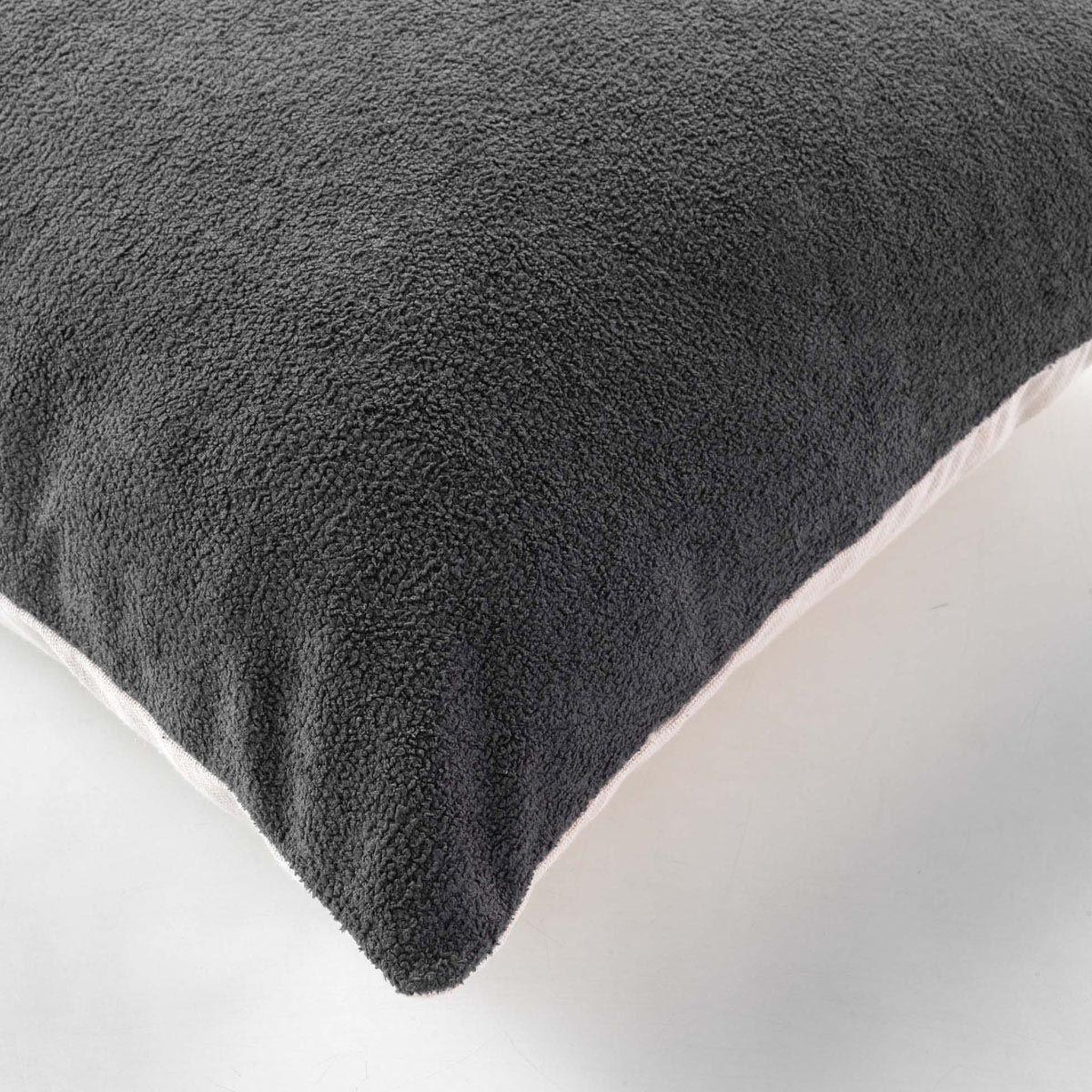Voir la diapositive 4 : Douceur d'Intérieur Coussin déco bouclette  tessa  45x45cm anthracite