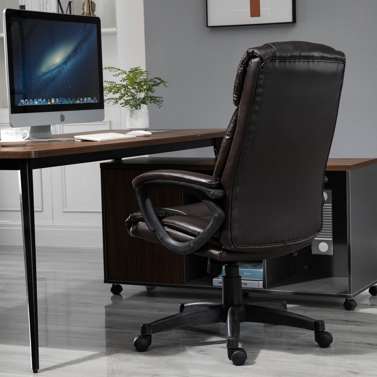 HOMCOM Fauteuil de bureau chaise de bureau ergonomique réglable roulettes pivotant 360° revêtement synthétique PU 64 x 73 x 106-115,5 cm chocolat