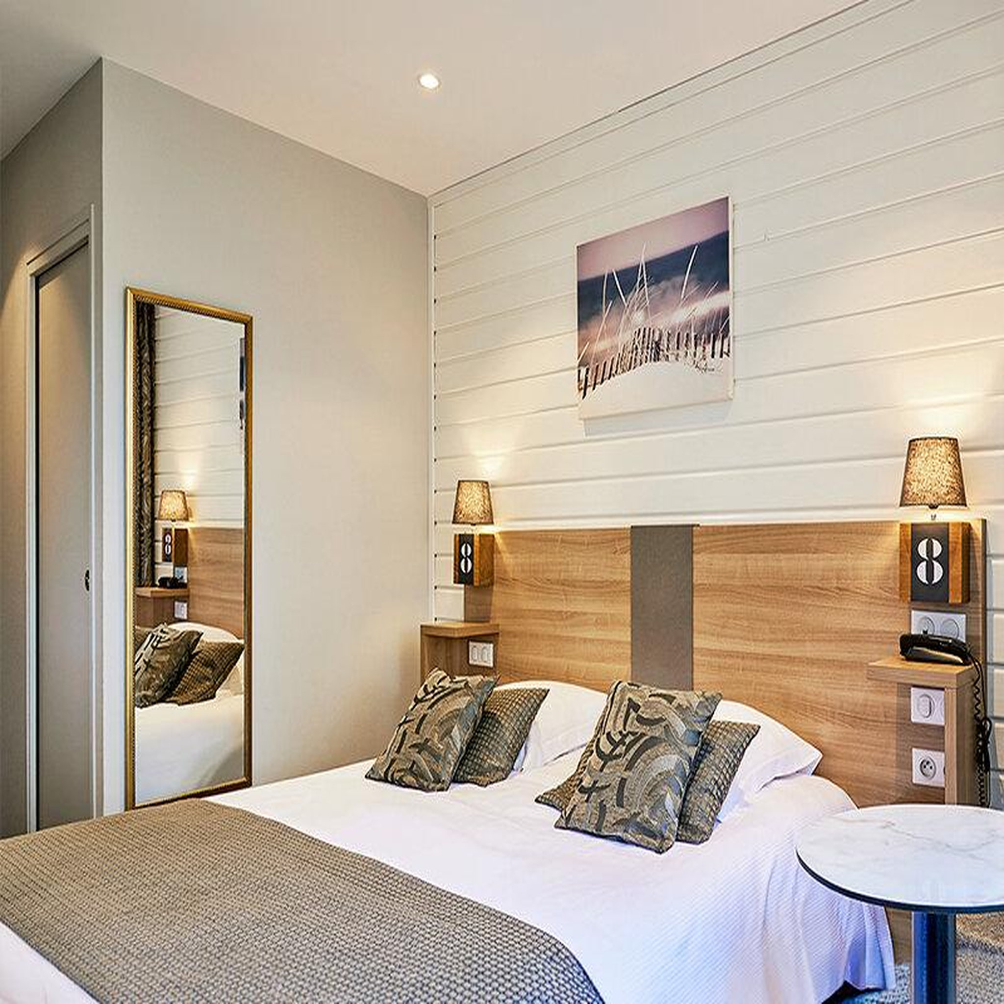 Voir la diapositive 2 : Smartbox Vacances les pieds dans l'eau : 3 jours avec dîner en hôtel normand donnant sur la mer - coffret cadeau séjour