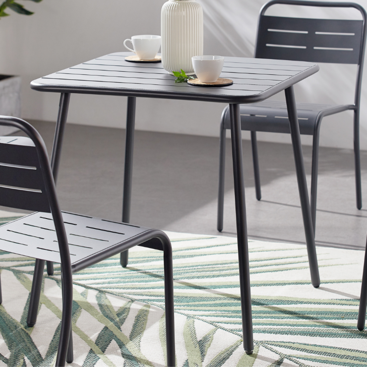 CONCEPT USINE Table de jardin 4 places carrée en acier gris foncé BERGAME