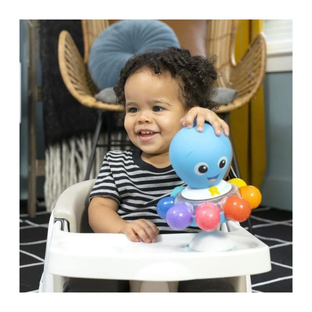 BABY EINSTEIN BABY EINSTEIN Spin Ocean Explorers, apprentissage multisensoriel, lumieres et couleurs, accroche ferme grâce au pied ventouse,