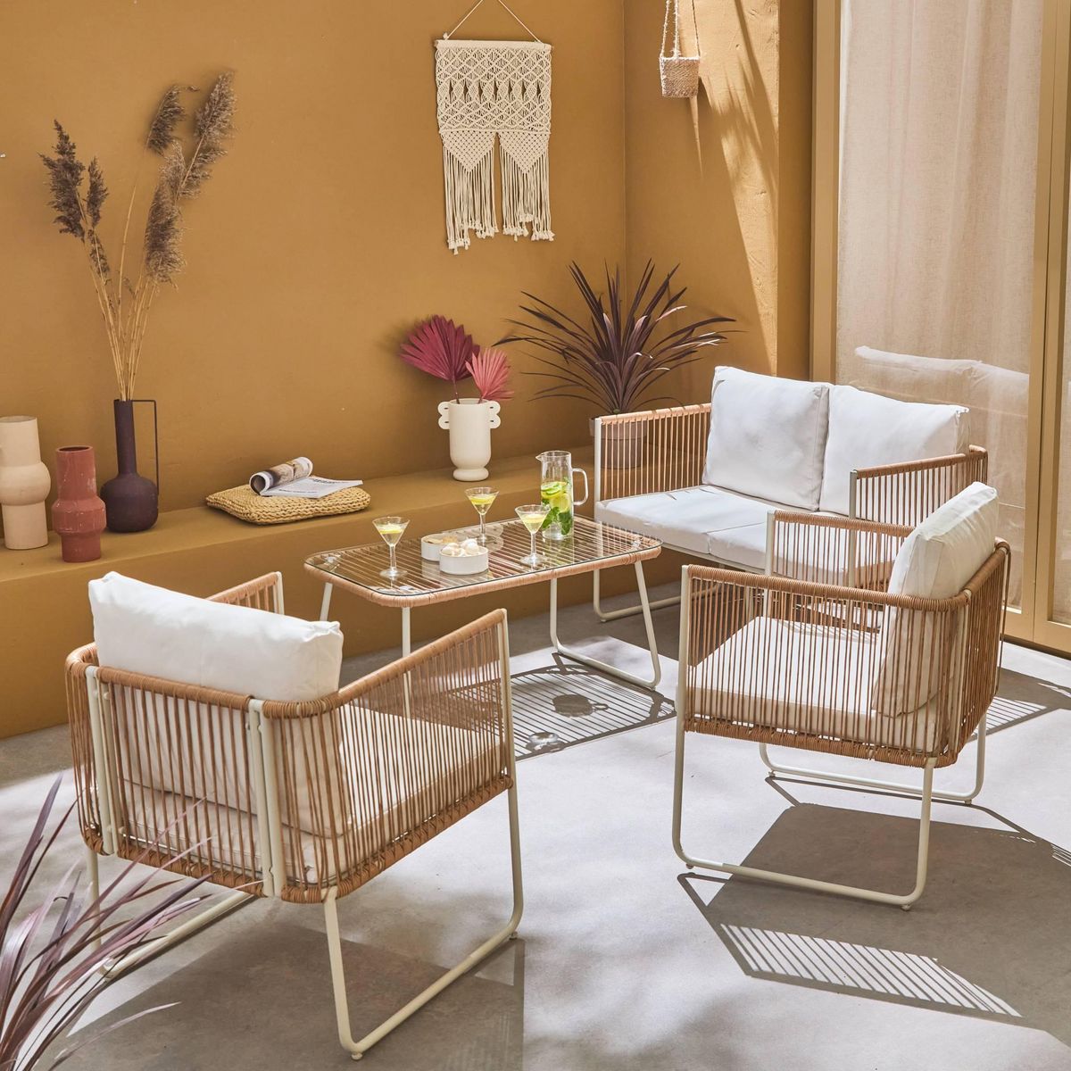 SWEEEK Salon de jardin en corde résine plastique et acier galvanisé, table basse en verre trempé, 4 places