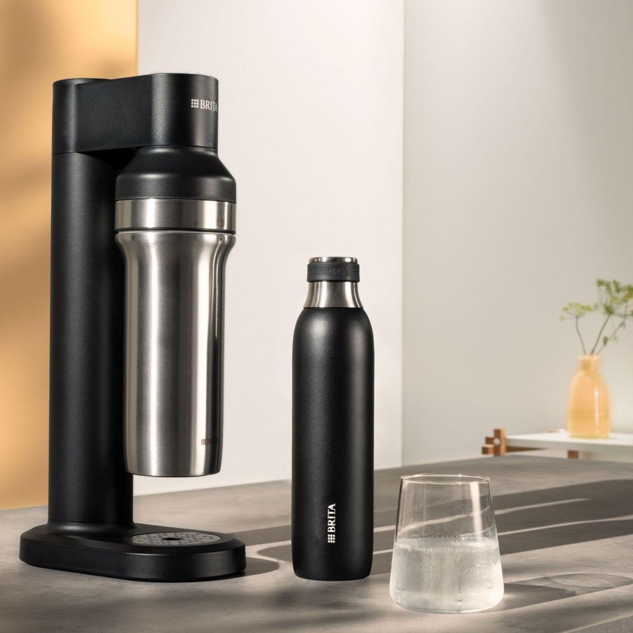 Voir la diapositive 2 : Brita Bouteille isotherme isotherme noire sodatrio 0.65l