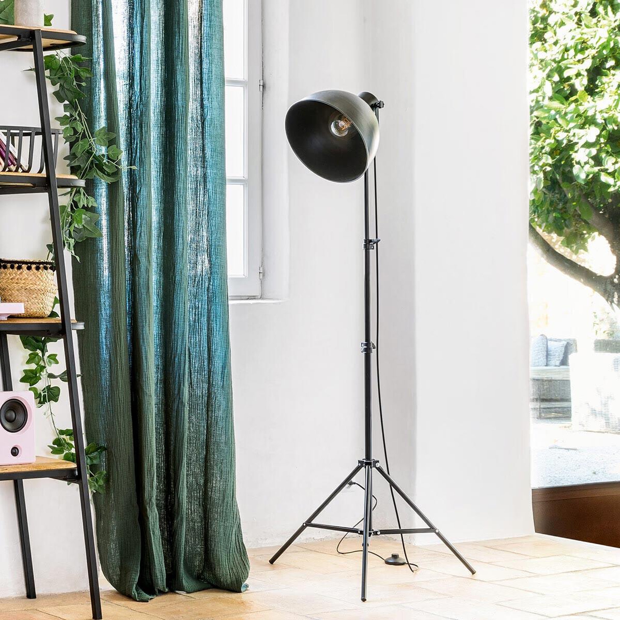 Voir la diapositive 2 : ATMOSPHERA Lampadaire trépied en métal  vintage  175cm noir