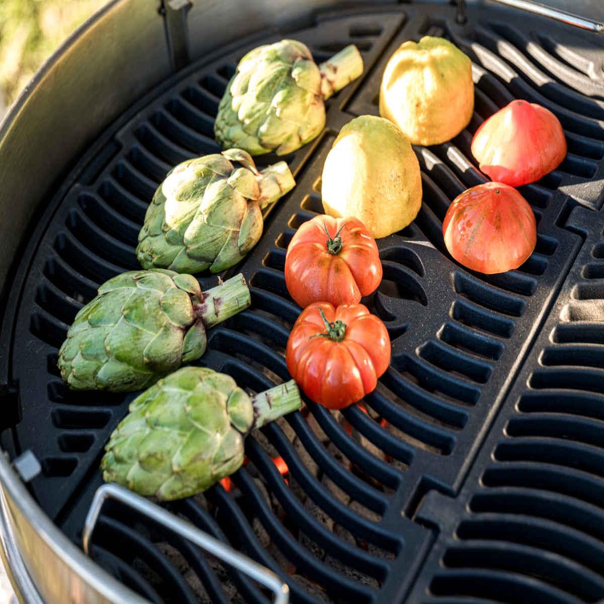 Voir la diapositive 6 : NAPOLEON Barbecue charbon kettle pro noir sur pieds 57cm