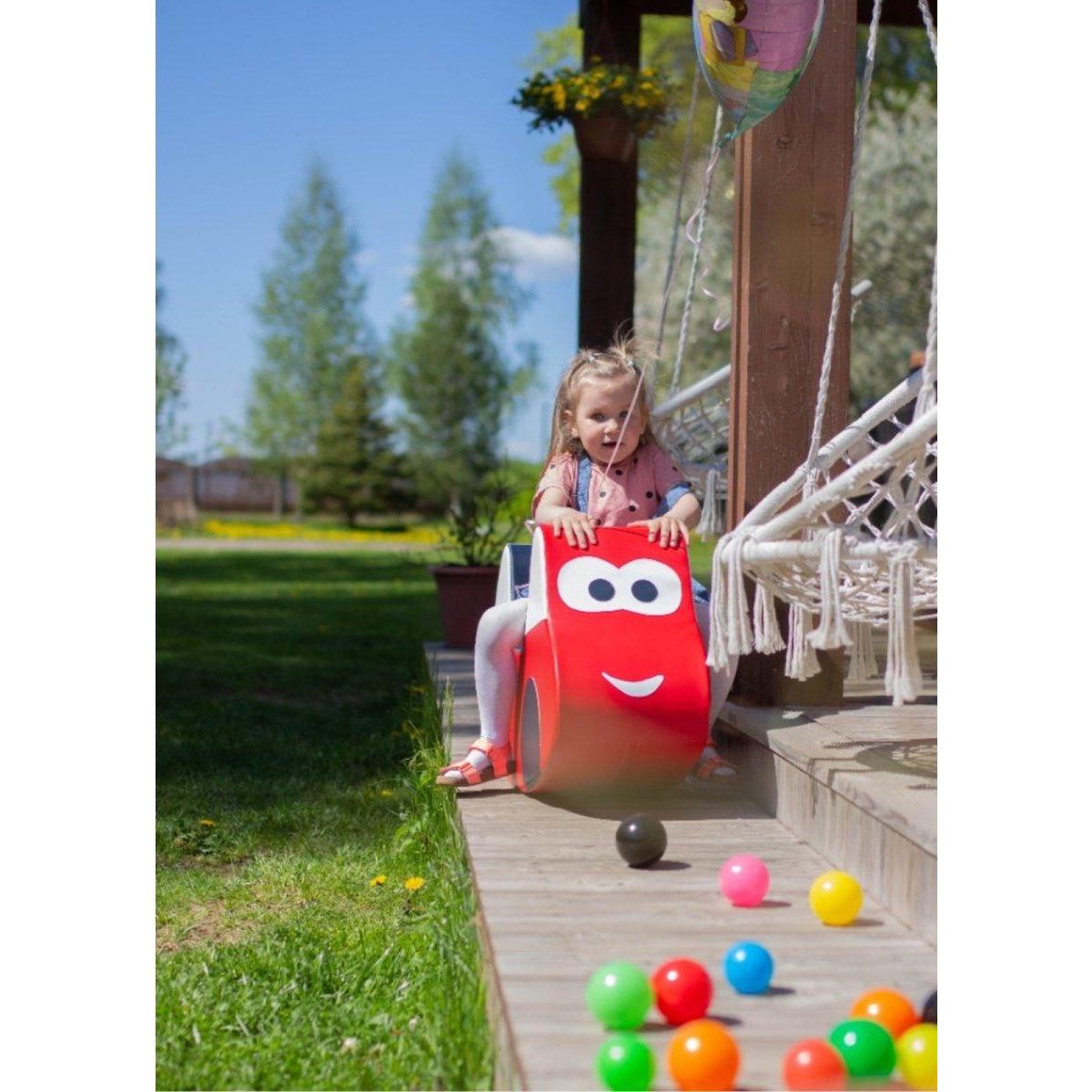 Voir la diapositive 2 : IGLU Rocker Car rouge en mousse