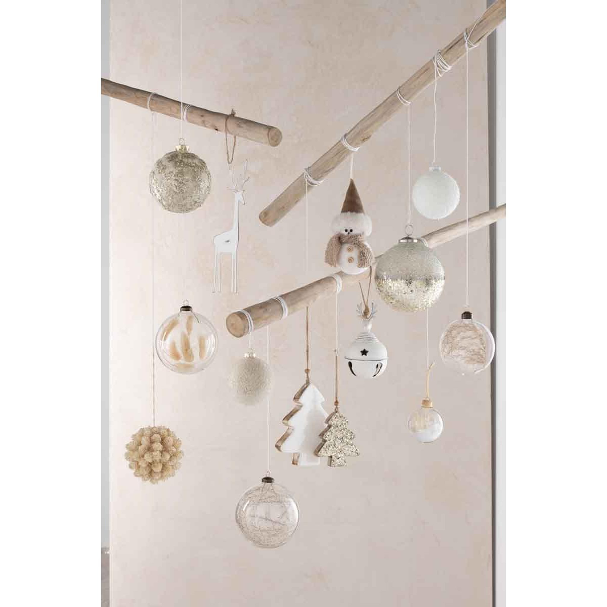 Voir la diapositive 2 : J-LINE Lot de 4 boules de noël  pampas  10cm transparent