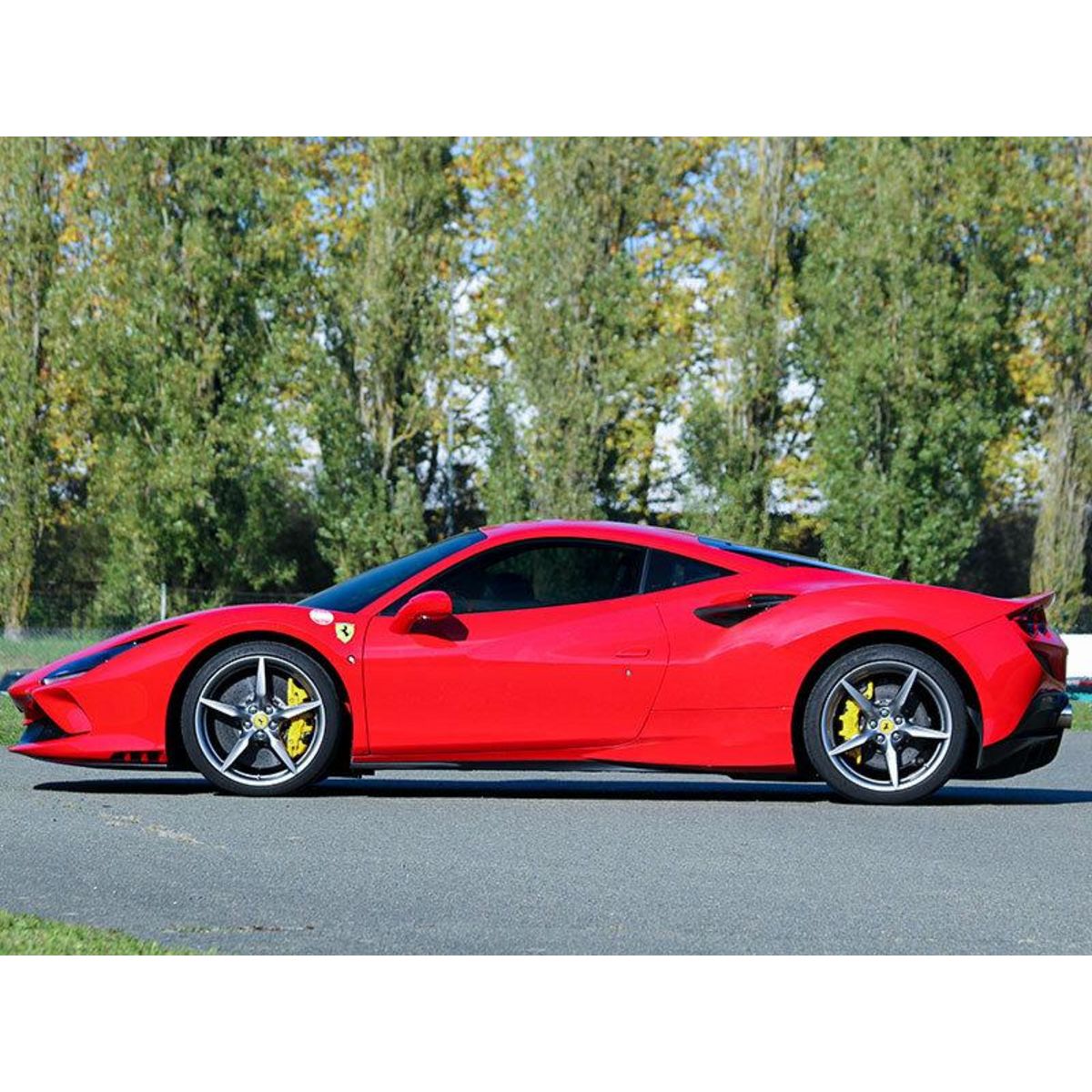 Smartbox Stage de pilotage : 4 tours sur le circuit d'Alès en Ferrari F8 Tributo - Coffret Cadeau Sport & Aventure