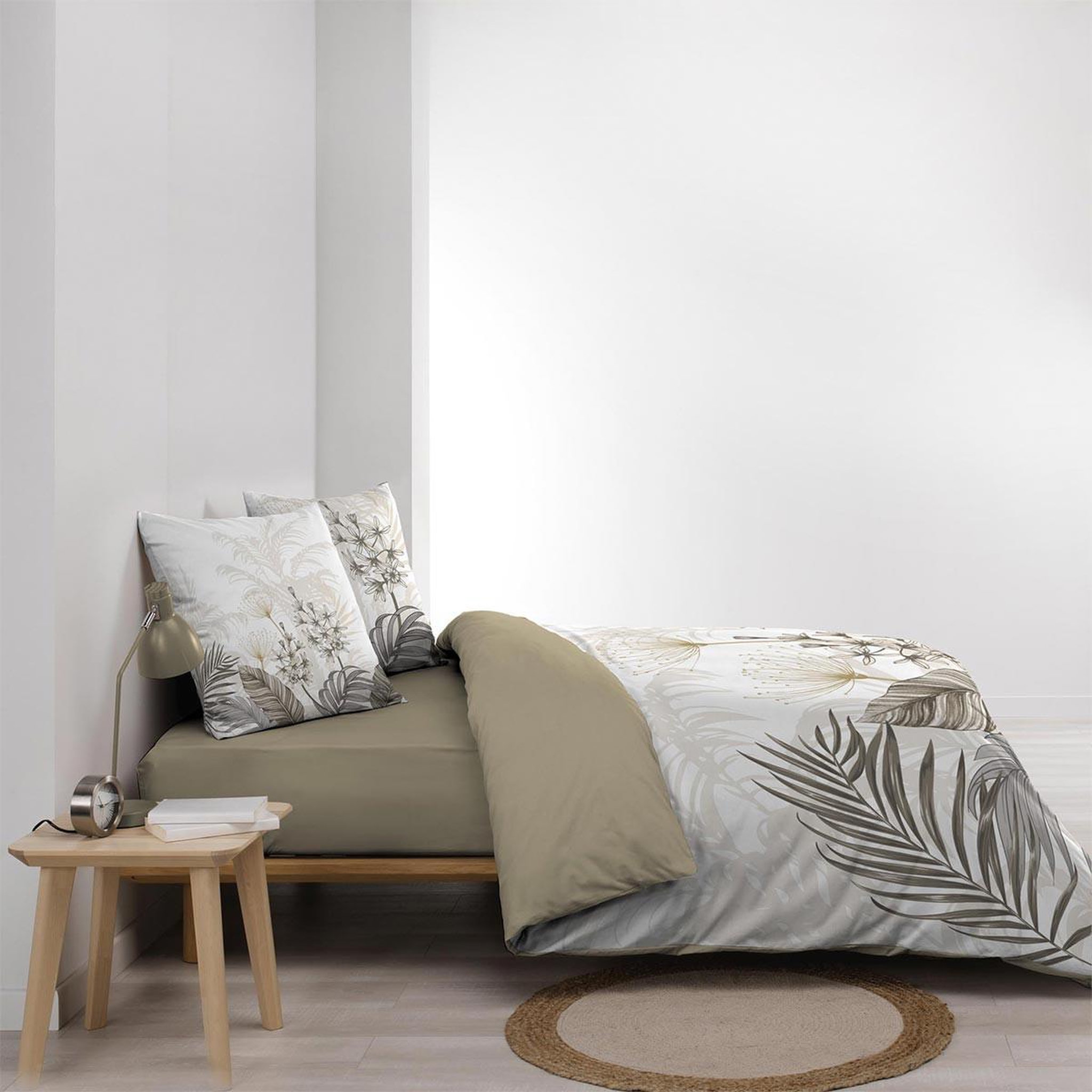 Voir la diapositive 3 : Douceur d'Intérieur Parure de lit 3 pièces  bastille  240x220cm multicolore