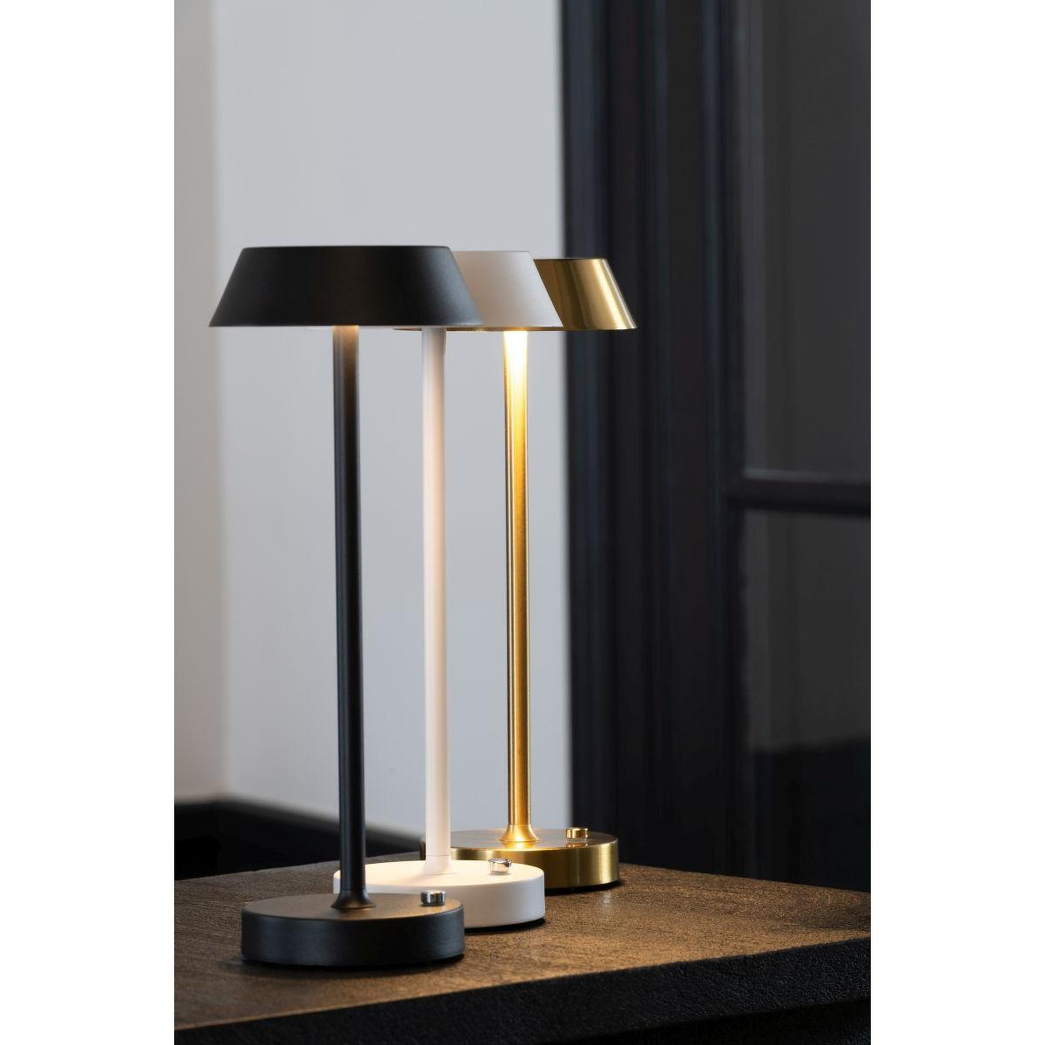 Voir la diapositive 6 : J-LINE Lampe à poser à led  noé  31cm doré