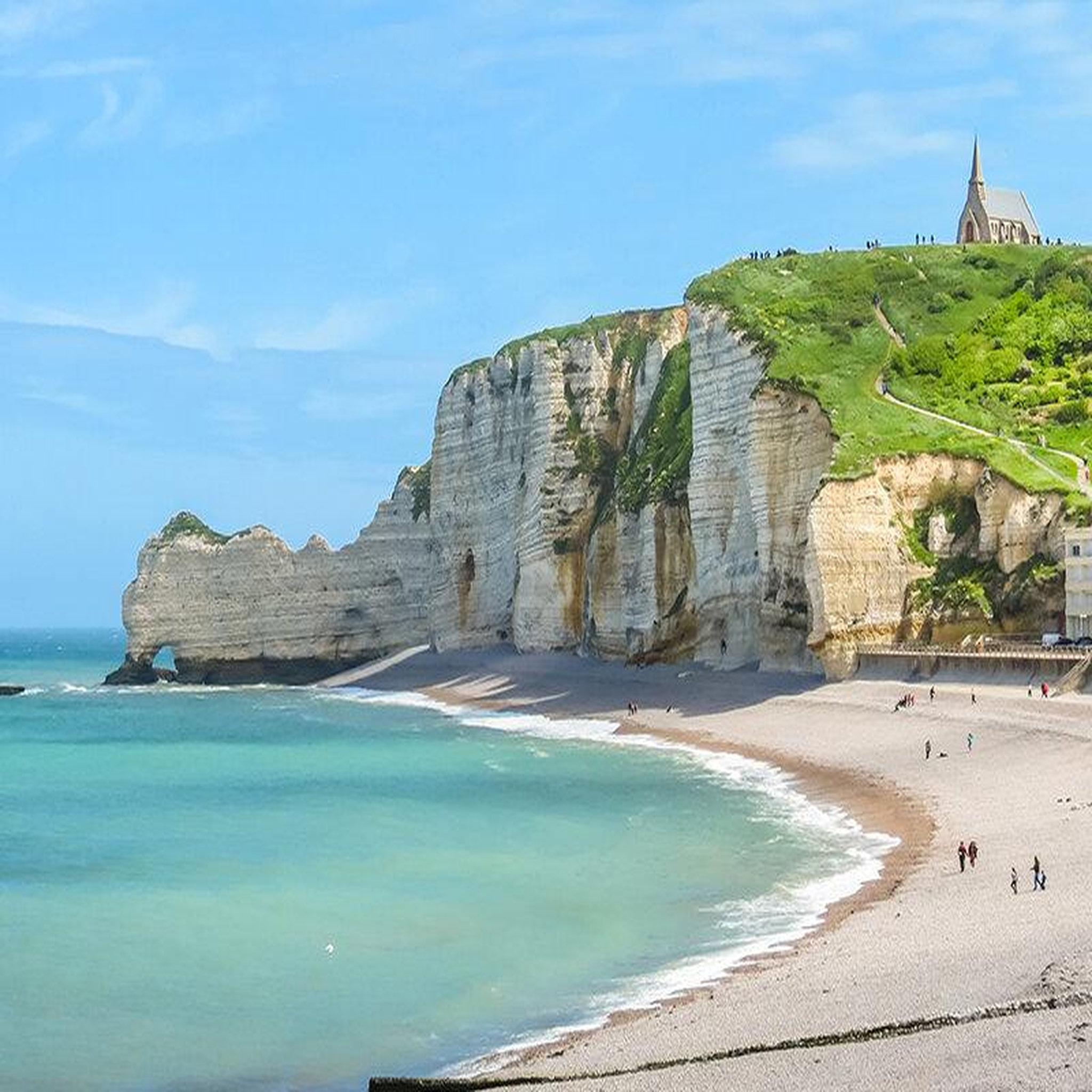 Voir la diapositive 2 : Smartbox Balade naturaliste guidée à la découverte des falaises d'étretat - coffret cadeau sport & aventure