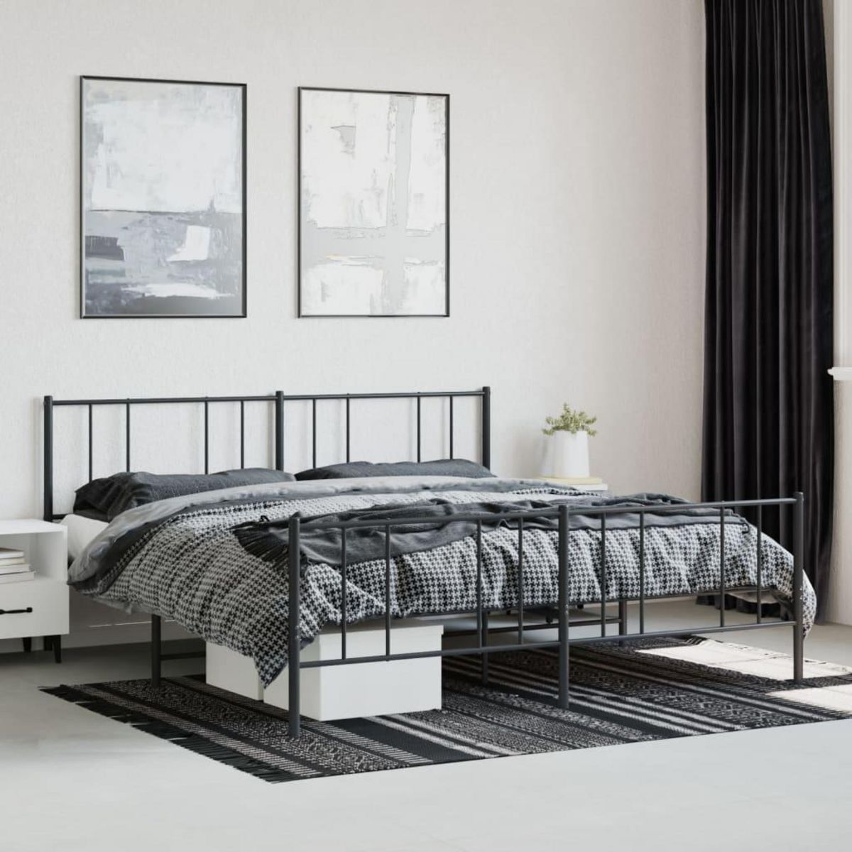 VIDAXL Cadre de lit metal sans matelas avec pied de lit noir 200x200cm