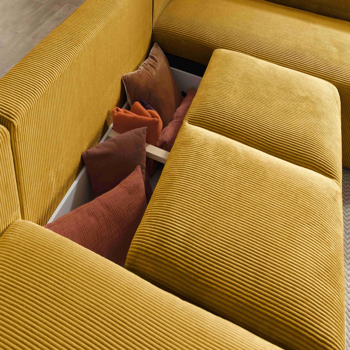 LISA DESIGN Livy - canapé panoramique convertible - avec coffre - en velours côtelé - 7 places - droit