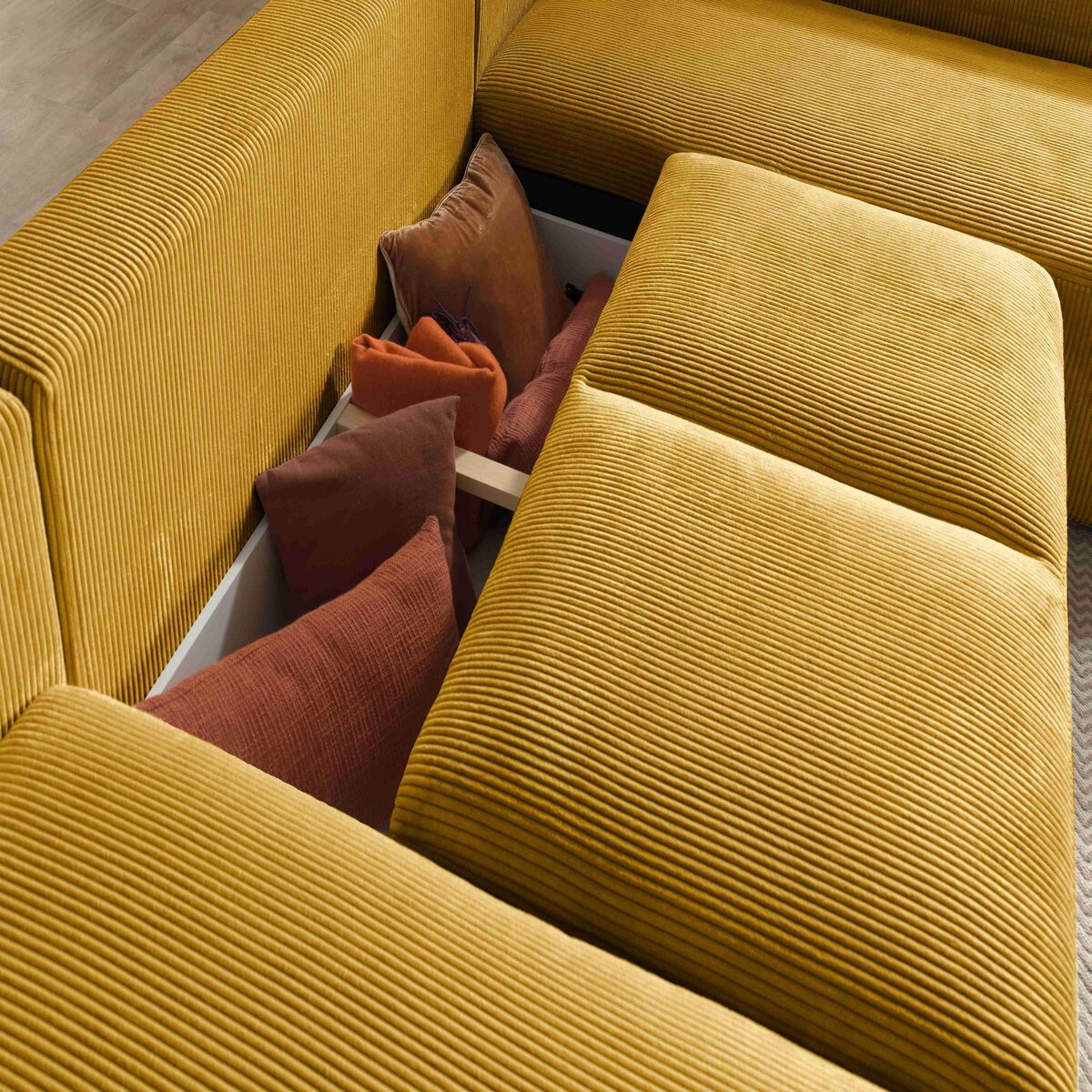 LISA DESIGN Livy - canapé panoramique convertible - avec coffre - en velours côtelé - 7 places - droit