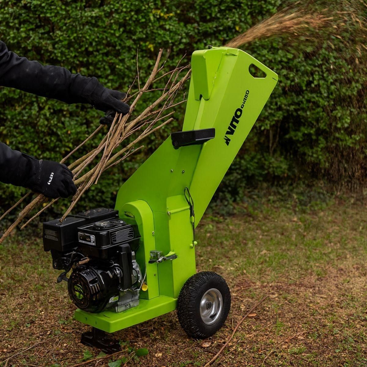 VITO Broyeur de végétaux Thermique 7CV Coupe branches Ø 70mm 2 Lames Moteur 4T 208Cm3 Déplacement avec Poignées VITO