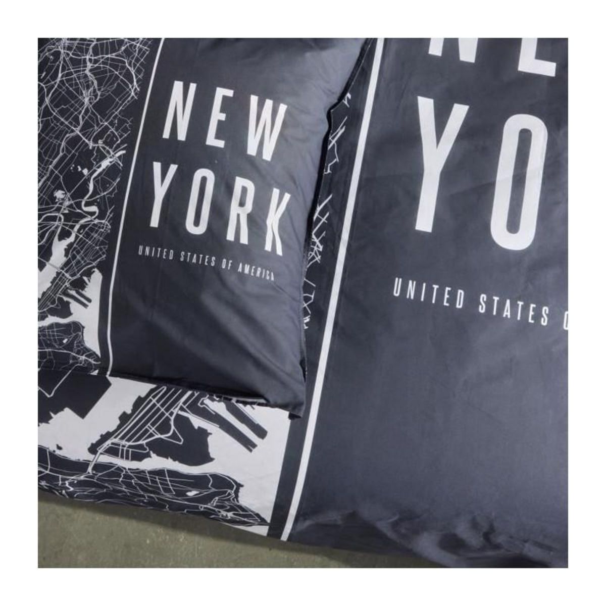 Today Parure de lit - TODAY - JAVA - 2 personnes - 240x220 cm - Coton - Imprimé New York - Noir