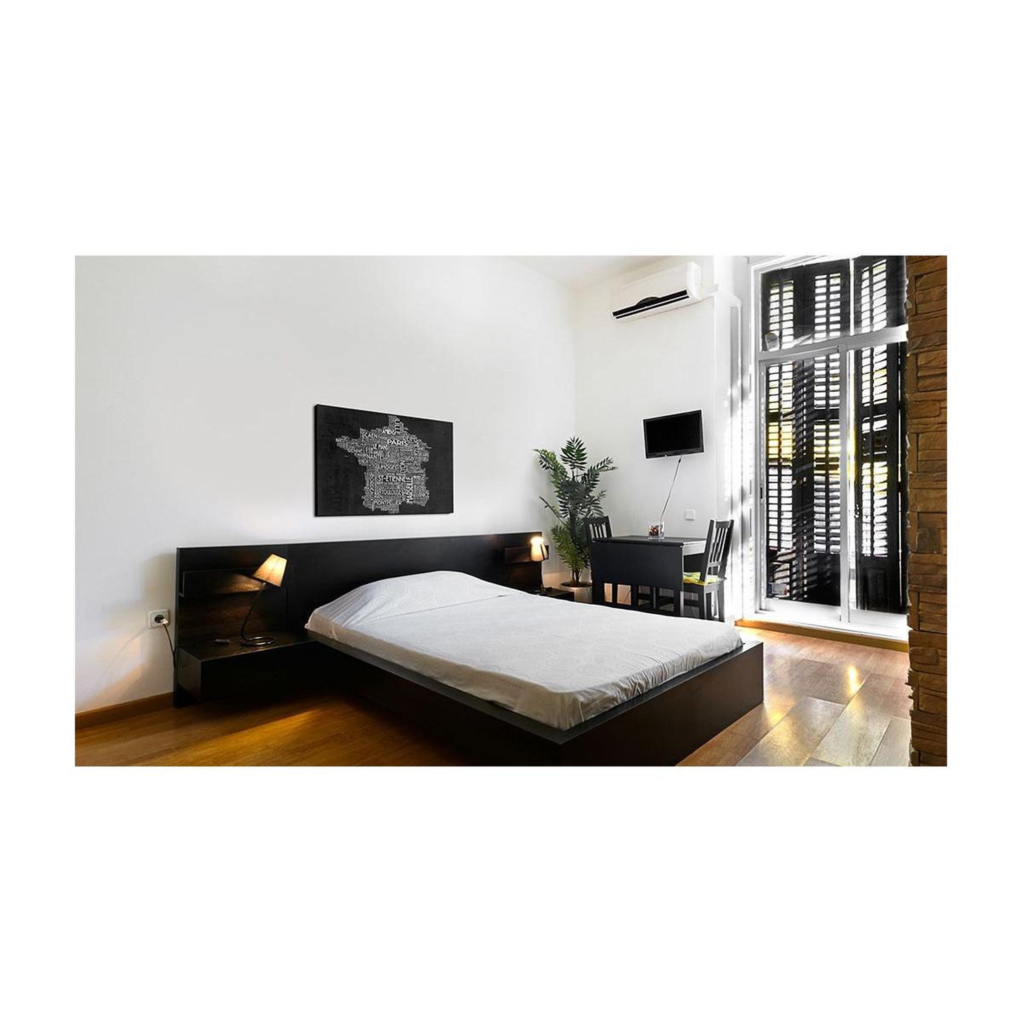 Voir la diapositive 2 : Paris Prix Tableau  Text Map of France on the Black Background