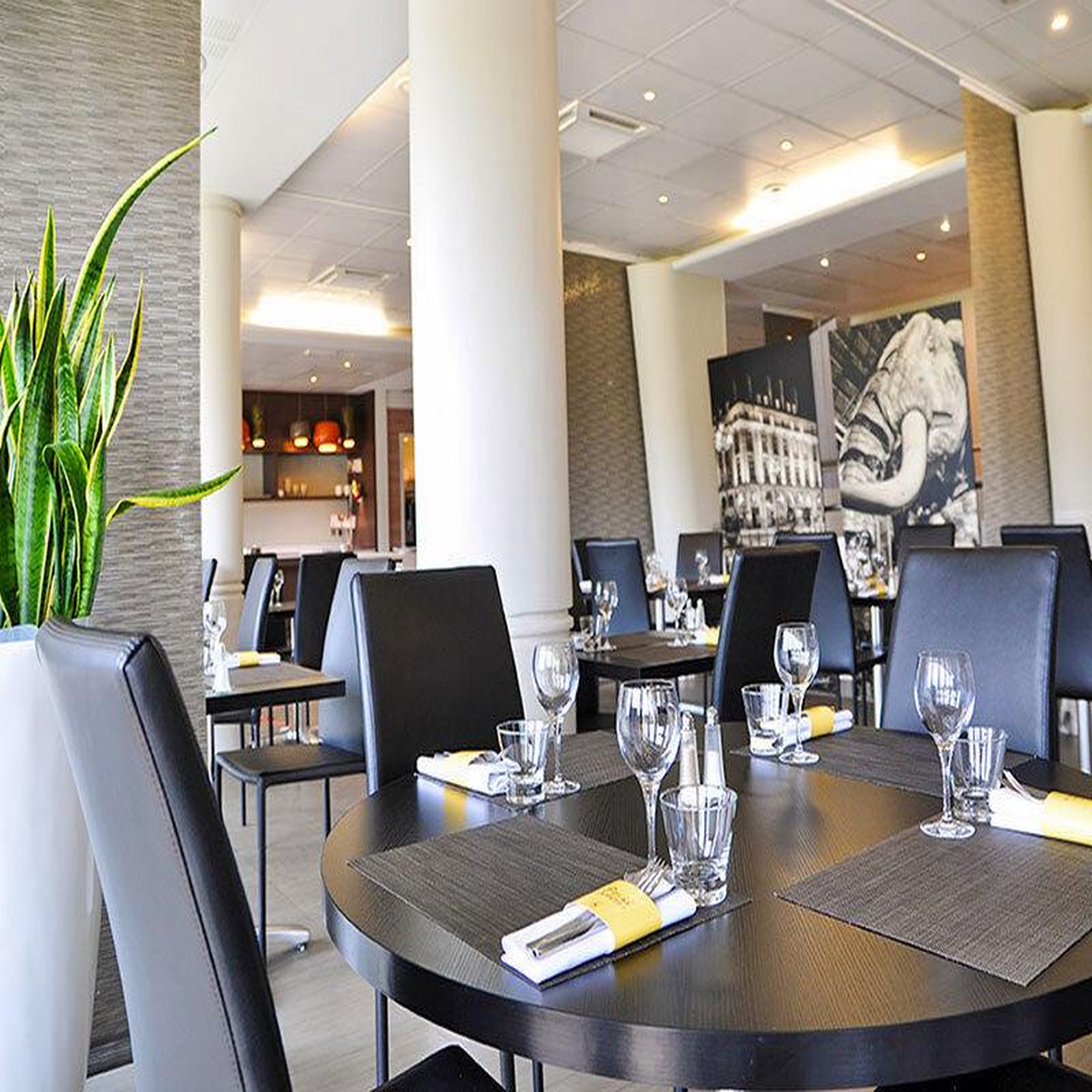 Voir la diapositive 4 : Smartbox Escapade gourmande de 2 jours en hôtel novotel 4* à nantes avec dîner - coffret cadeau séjour