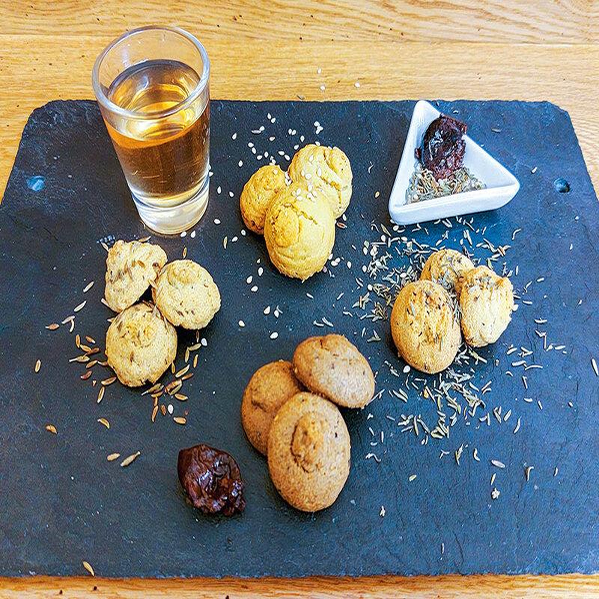 Voir la diapositive 3 : Smartbox Coffret biscuits salés 4 saveurs à déguster chez soi - coffret cadeau gastronomie