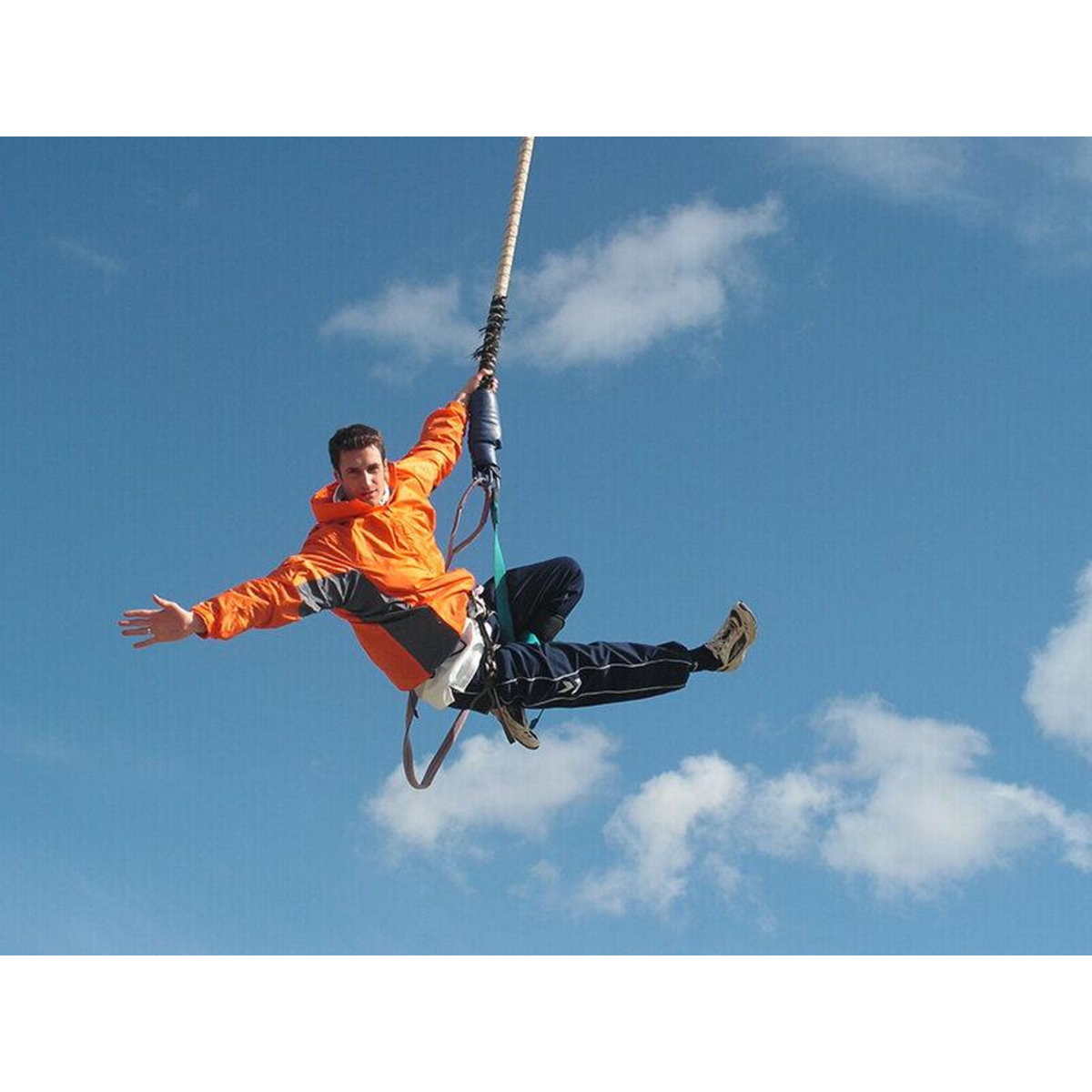 Smartbox Saut à l'élastique en tandem au viaduc de Saint-Georges-le-Gaultier avec certificat et souvenir, pour 2 - Coffret Cadeau Sport & Aventure