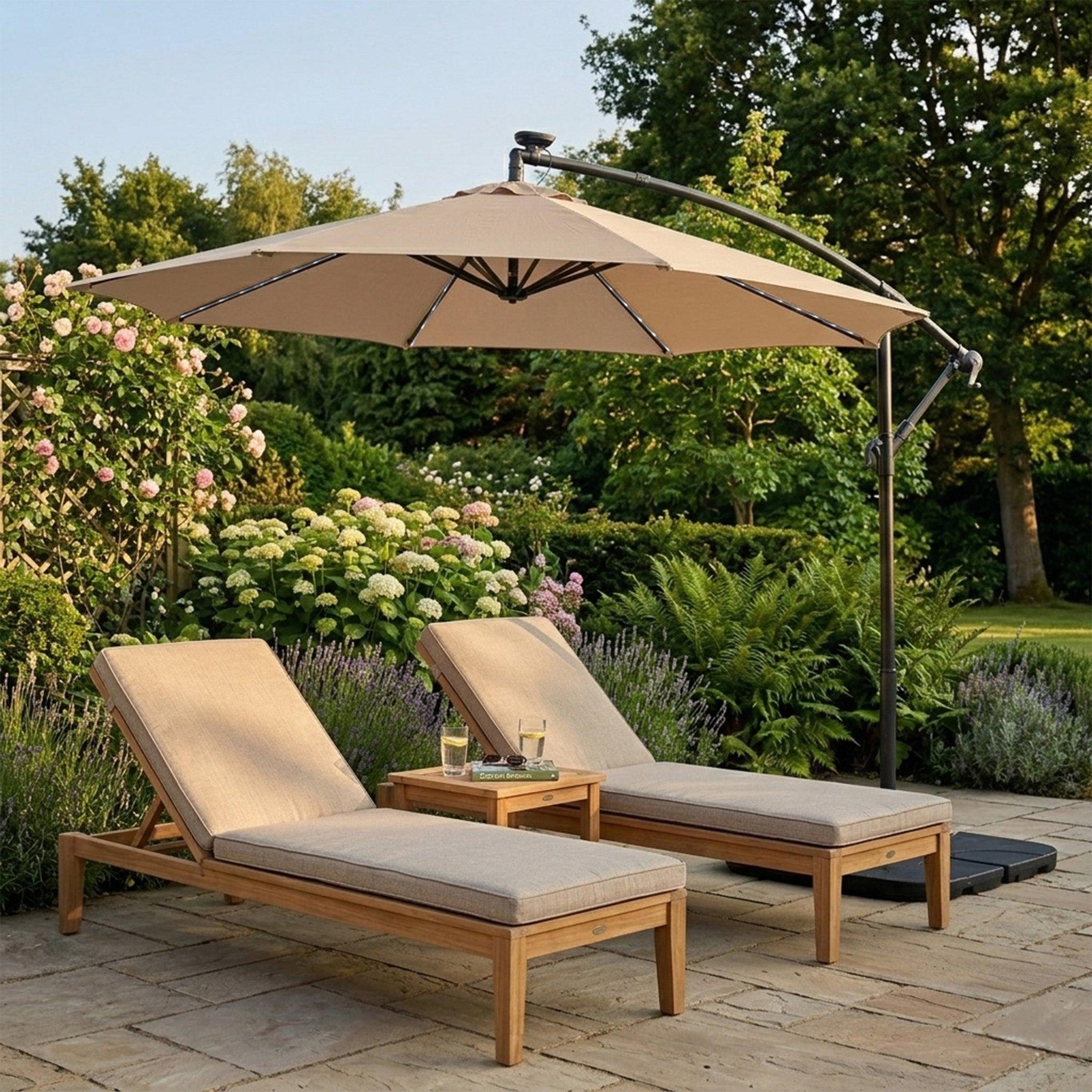 Voir la diapositive 4 : Monster Parasol Banane à Mât Déporté à LED 3 m & Pied Carré