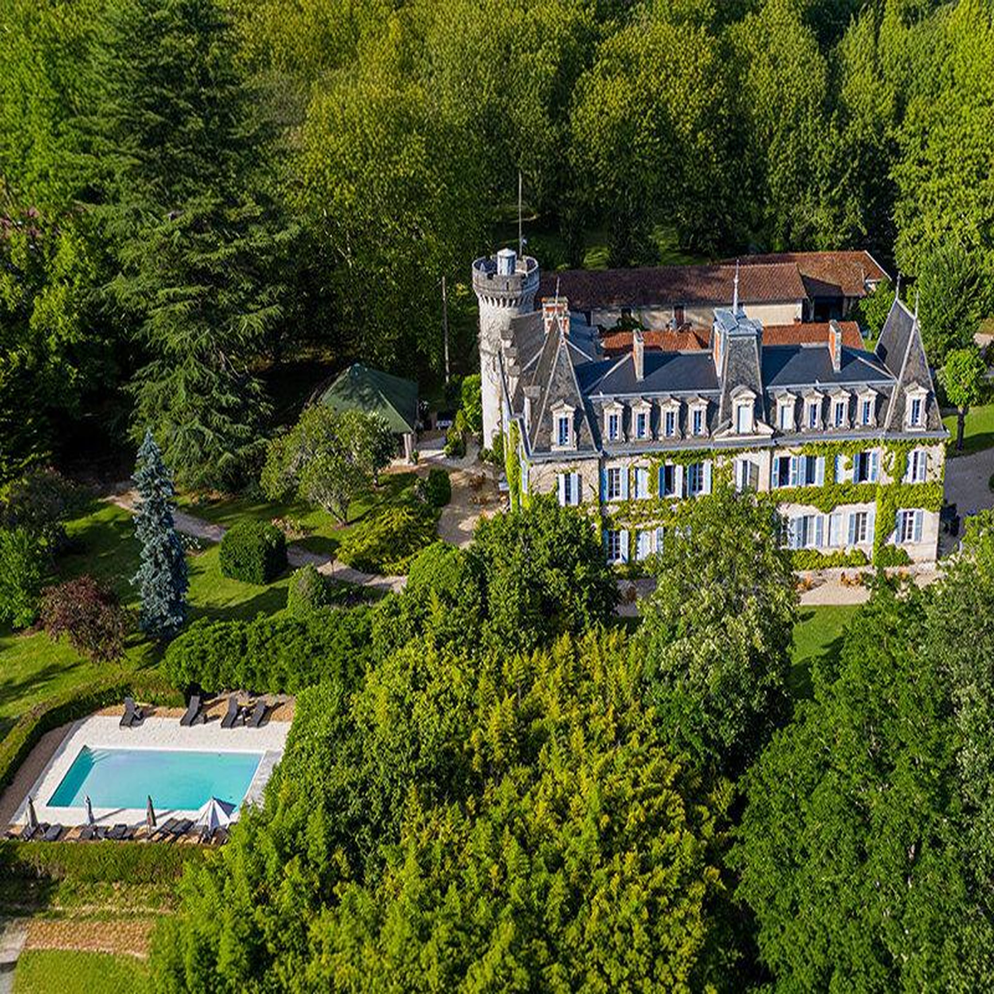 Voir la diapositive 5 : Smartbox 2 jours en chambre prestige dans château 4* avec dîner près de périgueux - coffret cadeau séjour