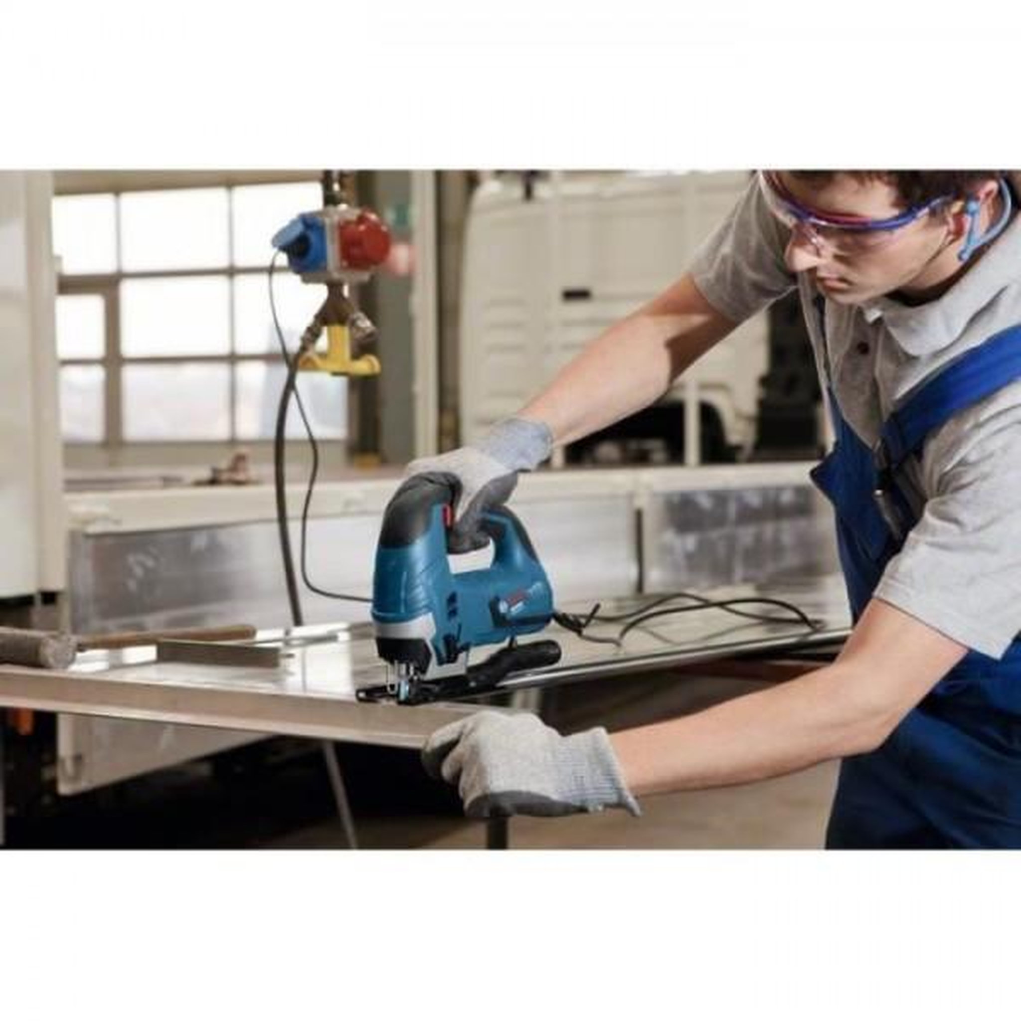 Voir la diapositive 3 : Bosch Professional Scie sauteuse Bosch Professional GST 90 BE + 2 lames + Coffret - 060158F003