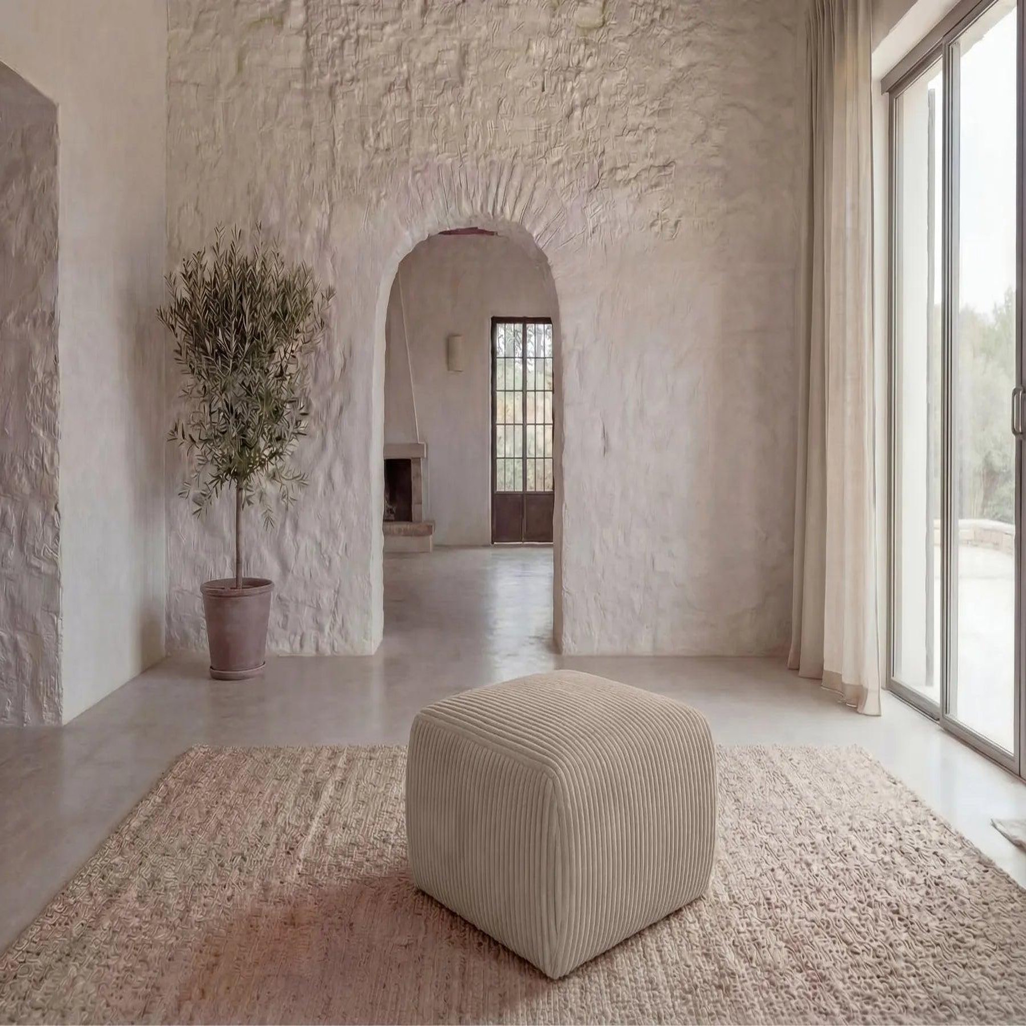 Voir la diapositive 2 : CASANOVA PARIS Elio - pouf velours côtelé